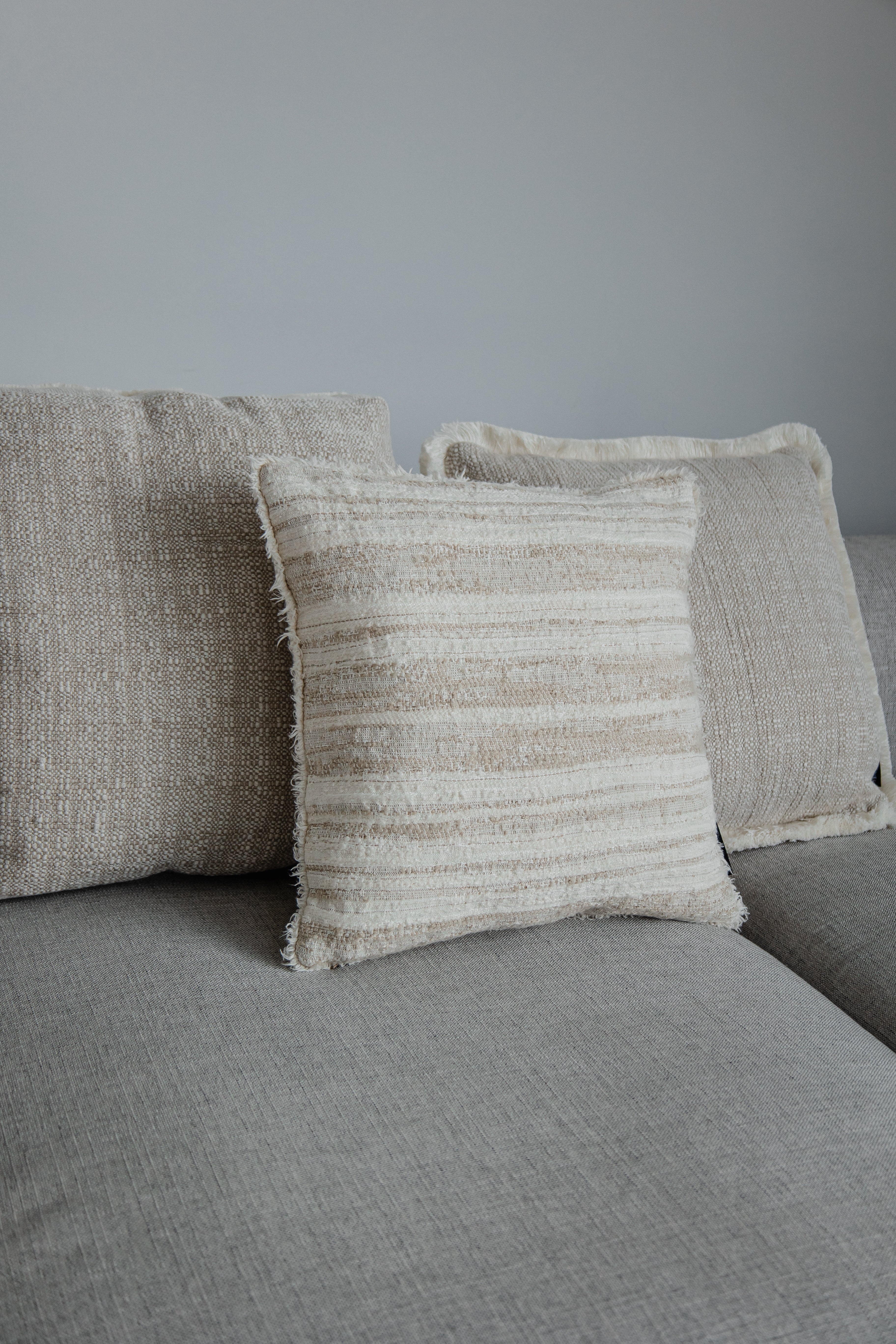 „LIVORNO“ Kissen – Limited Edition 45×45 cm | Handmade Leinen-Woll-Mix mit feinen Fransen