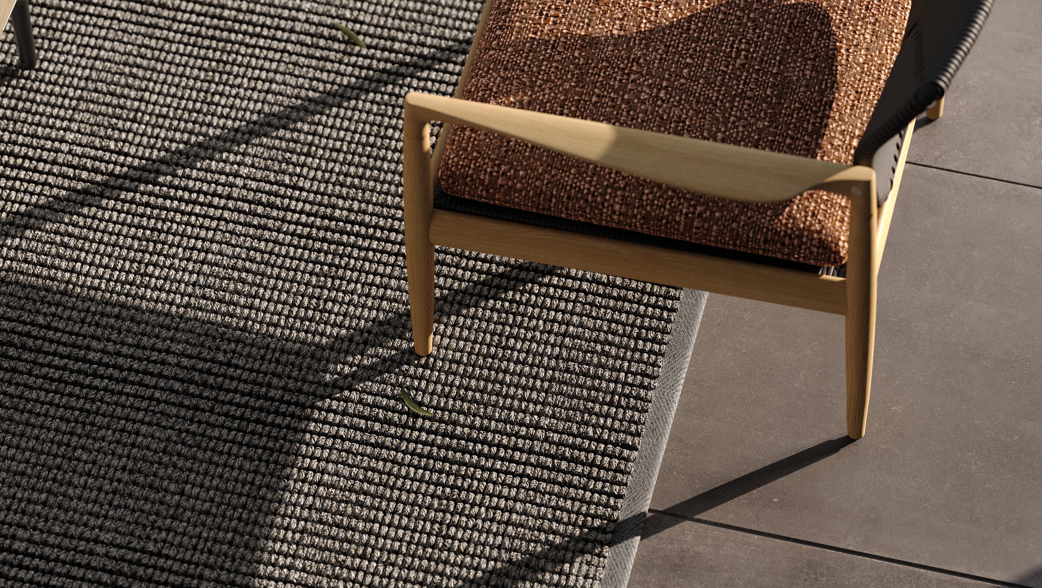 Martin Gabriel - maßgefertigter Outdoor-Teppich in Erdtönen auf Terrasse