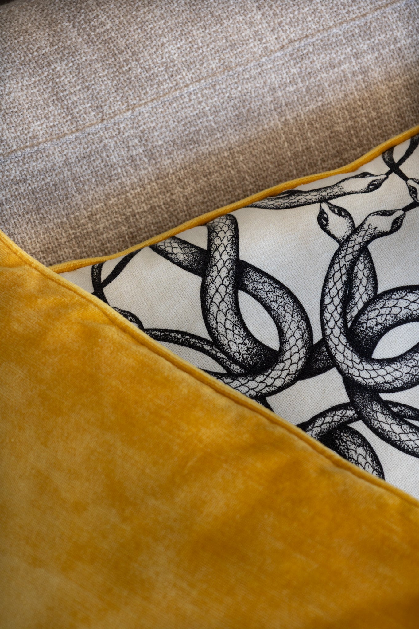 dekokissen martin gabriel detailansicht vorder und rückseite 