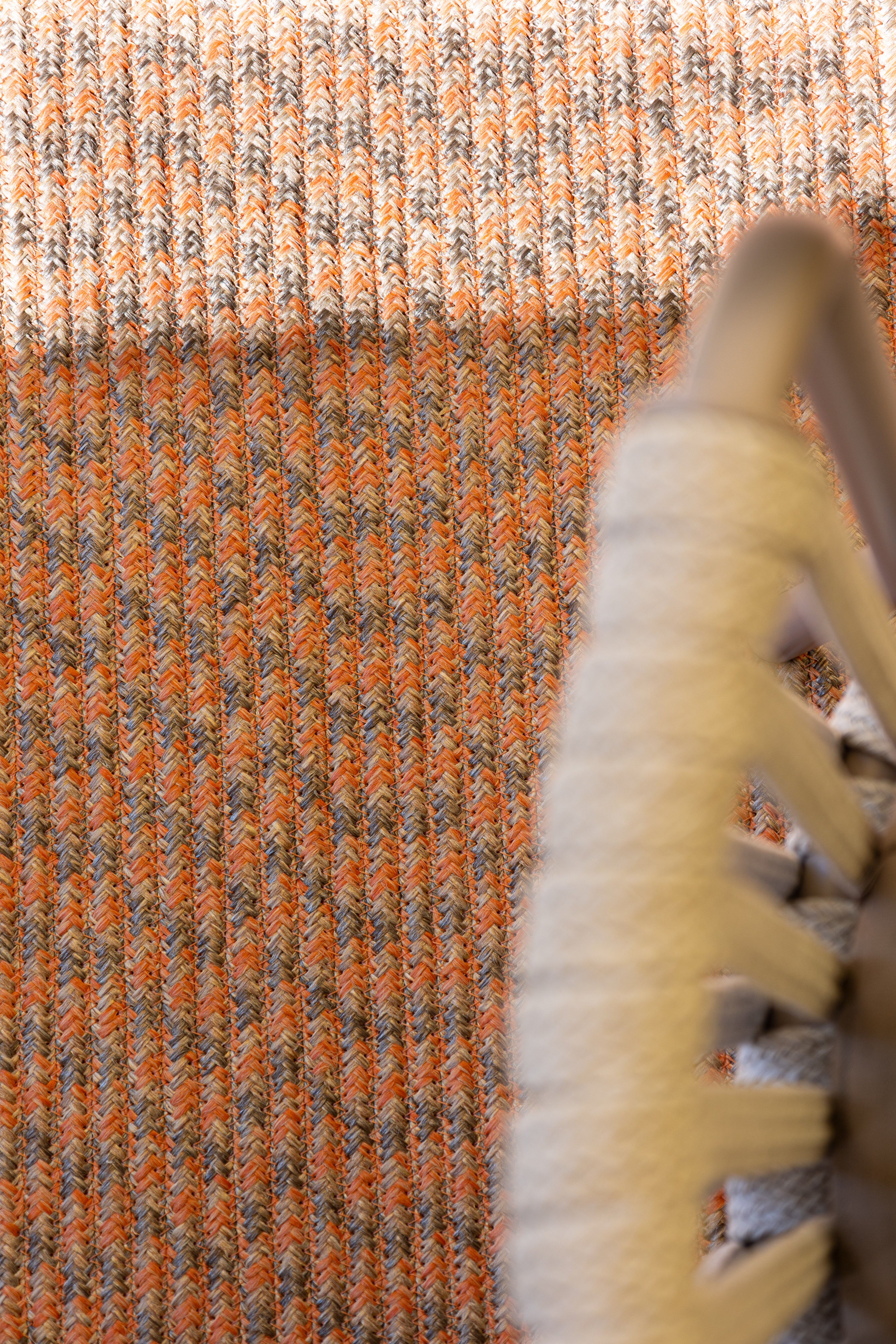Nahaufnahme Outdoor eppich mit orange taupe gewebter struktur 