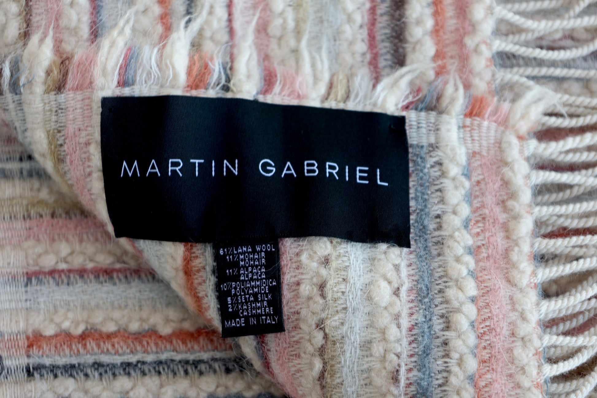 Matin Gabriel Wohndekce modell Pearl detailansicht mit label martin gabriel 