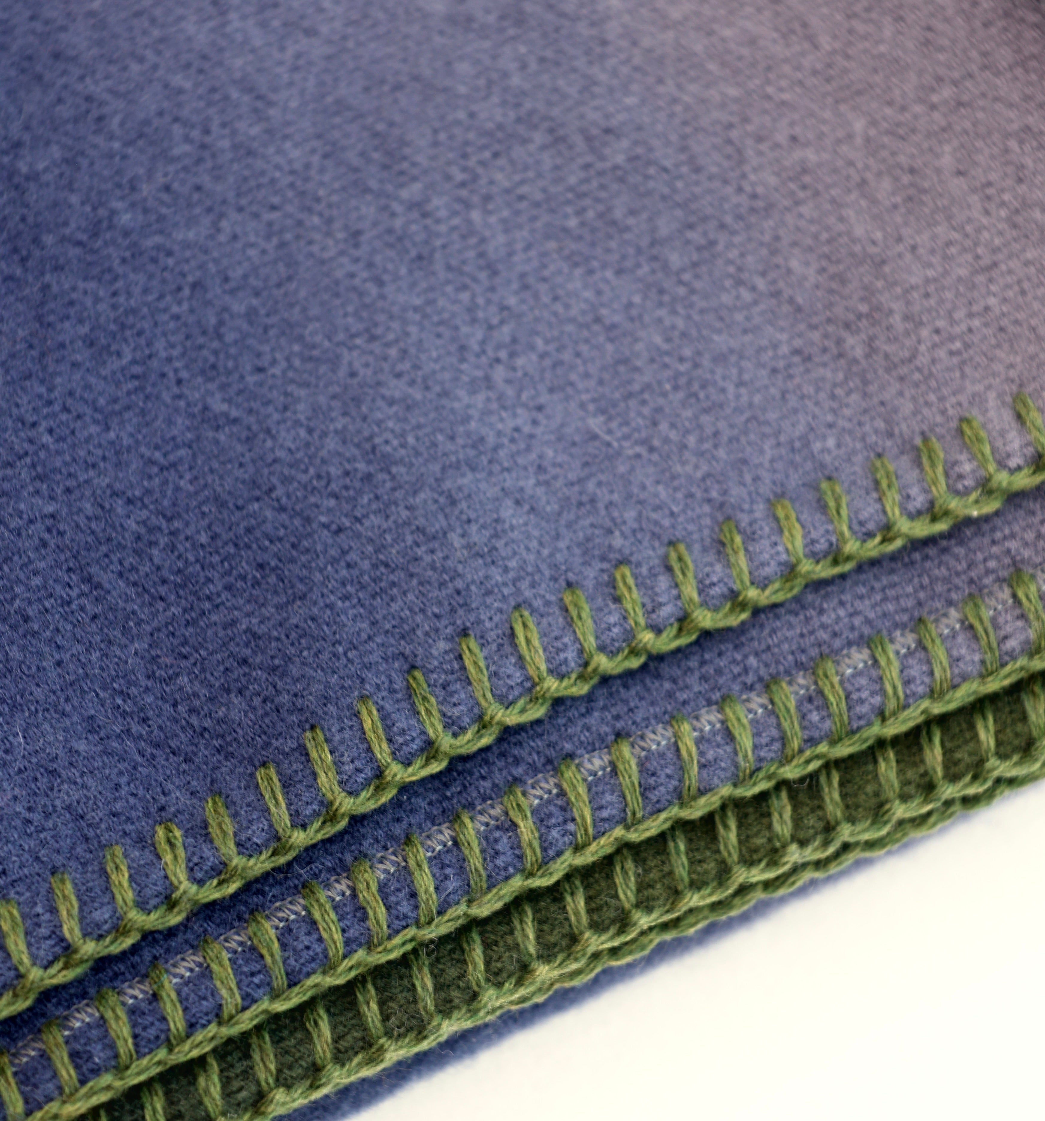 Martin Gabriel Plaid Modell shadow detailansicht in blau grau mit grünem stitching