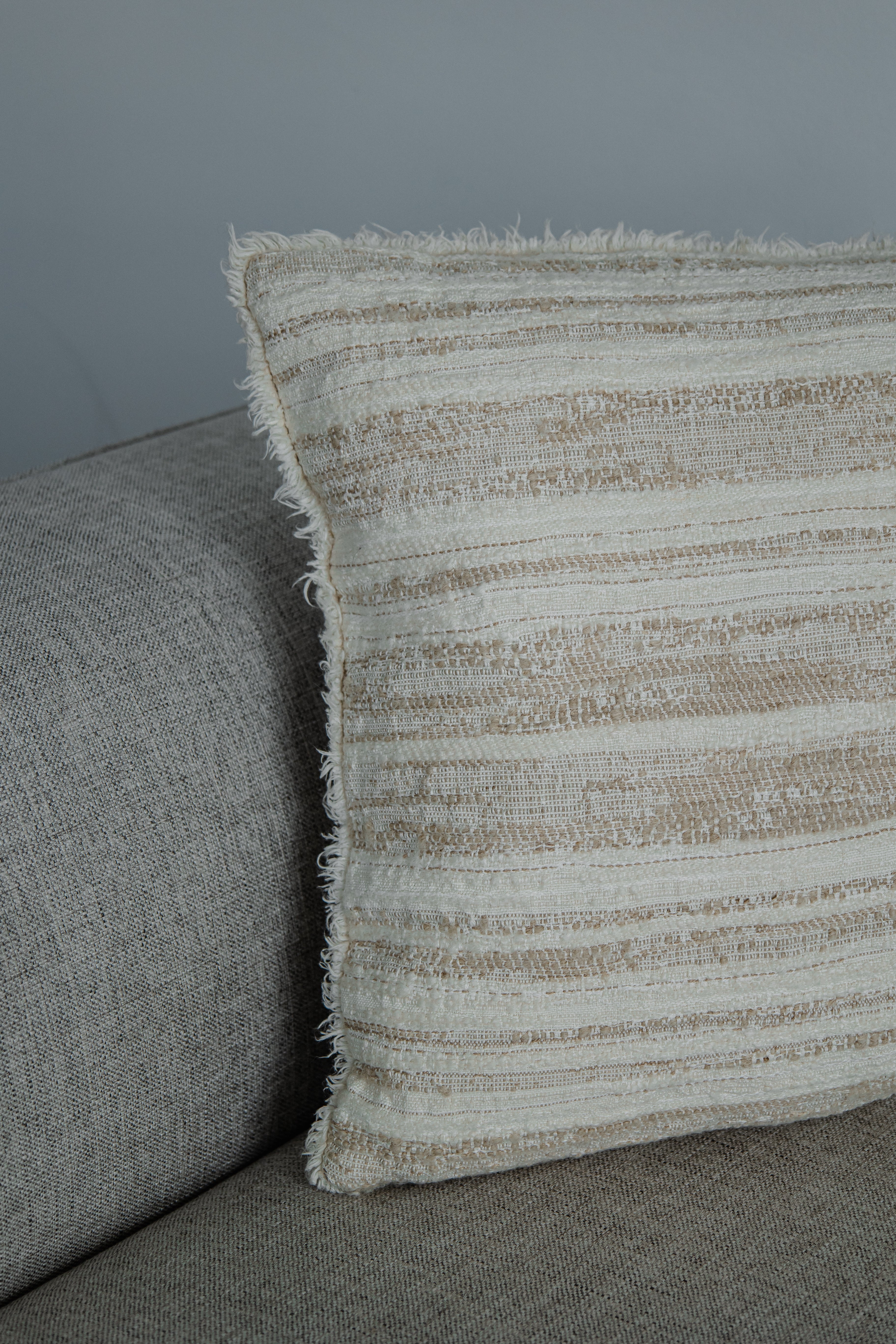 „LIVORNO“ Kissen – Limited Edition 45×45 cm | Handmade Leinen-Woll-Mix mit feinen Fransen