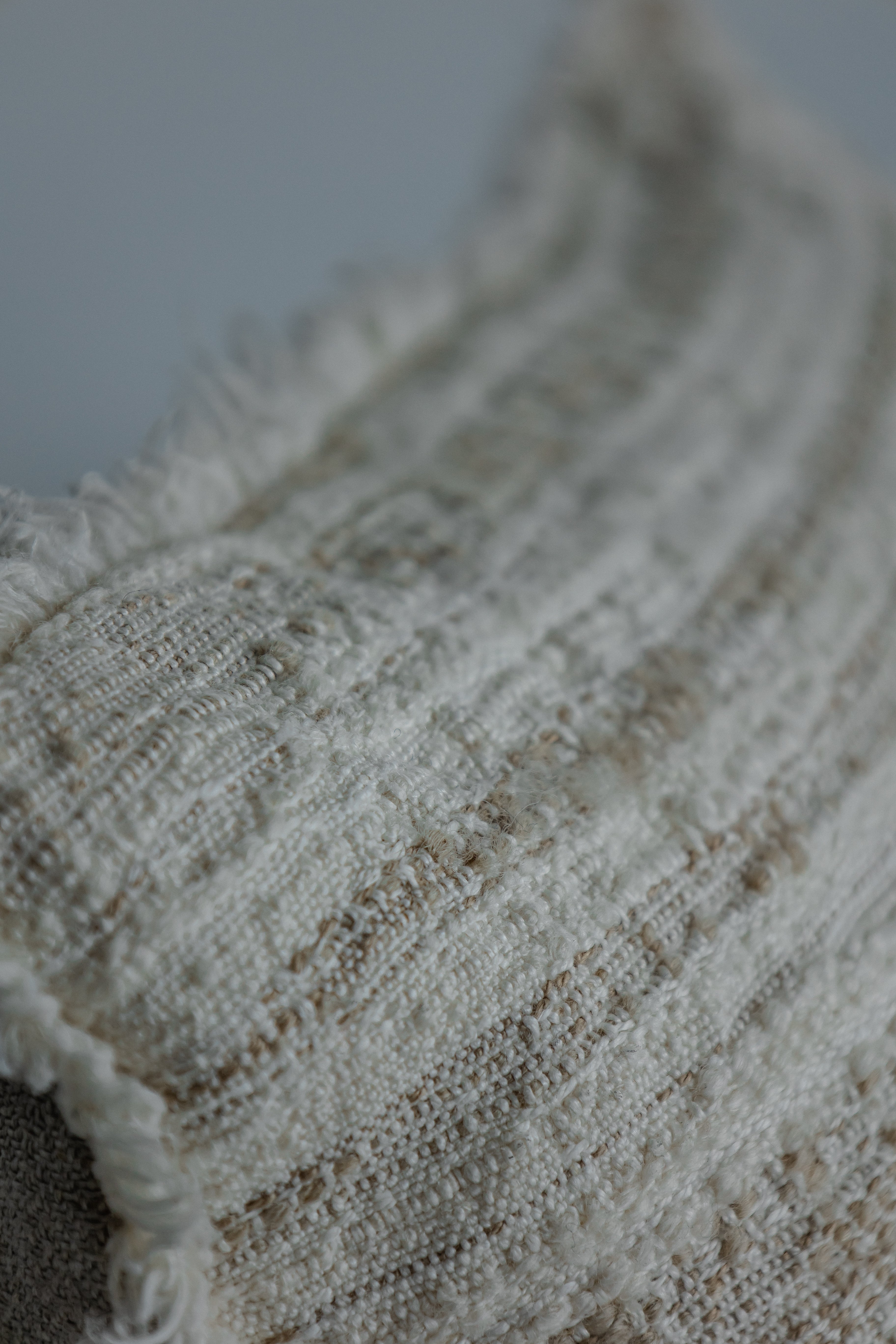 „LIVORNO“ Kissen – Limited Edition 45×45 cm | Handmade Leinen-Woll-Mix mit feinen Fransen