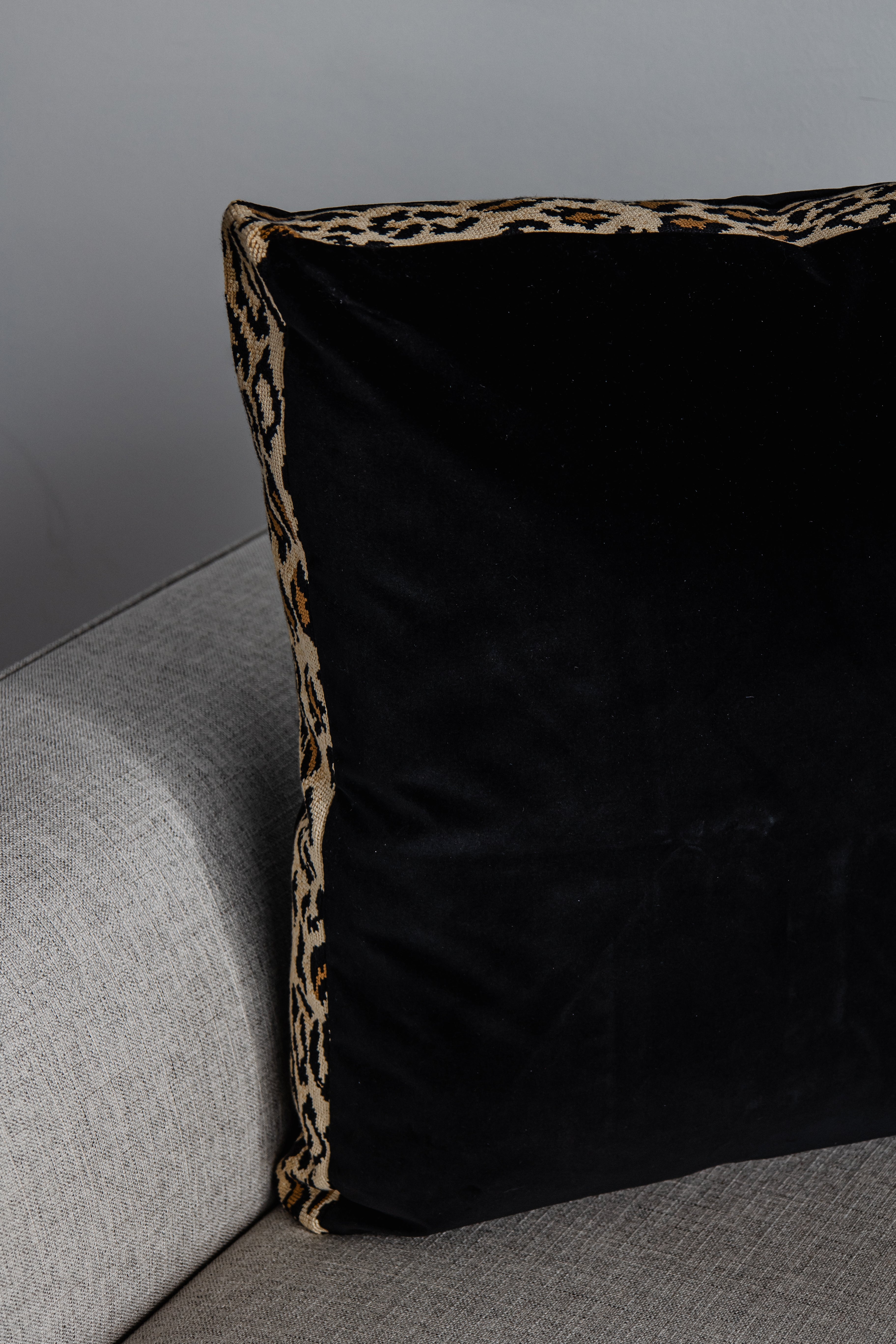 Martin Gabriel – “Leopard Noir” cushion 60×60 cm – Limited