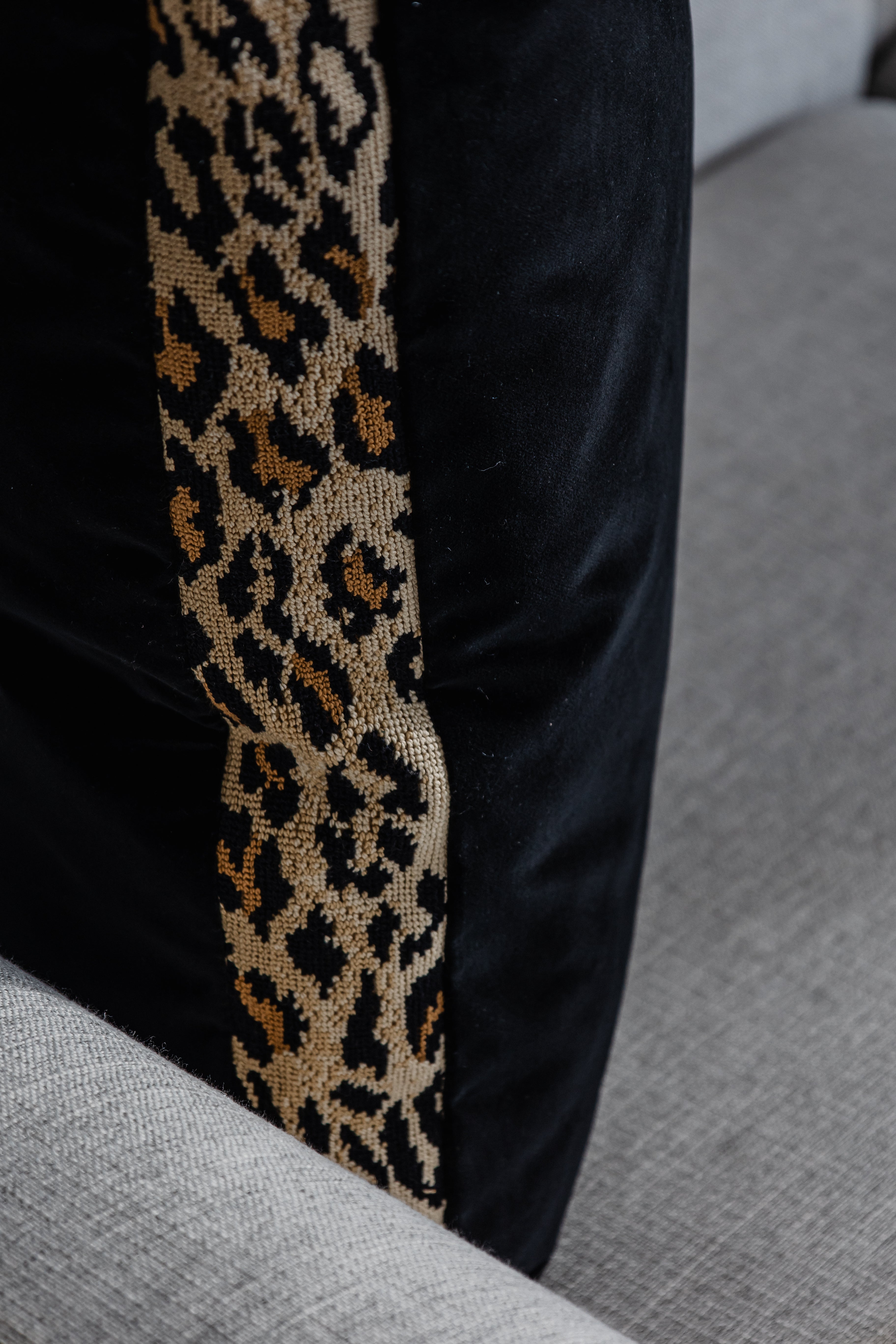Martin Gabriel – “Leopard Noir” cushion 60×60 cm – Limited