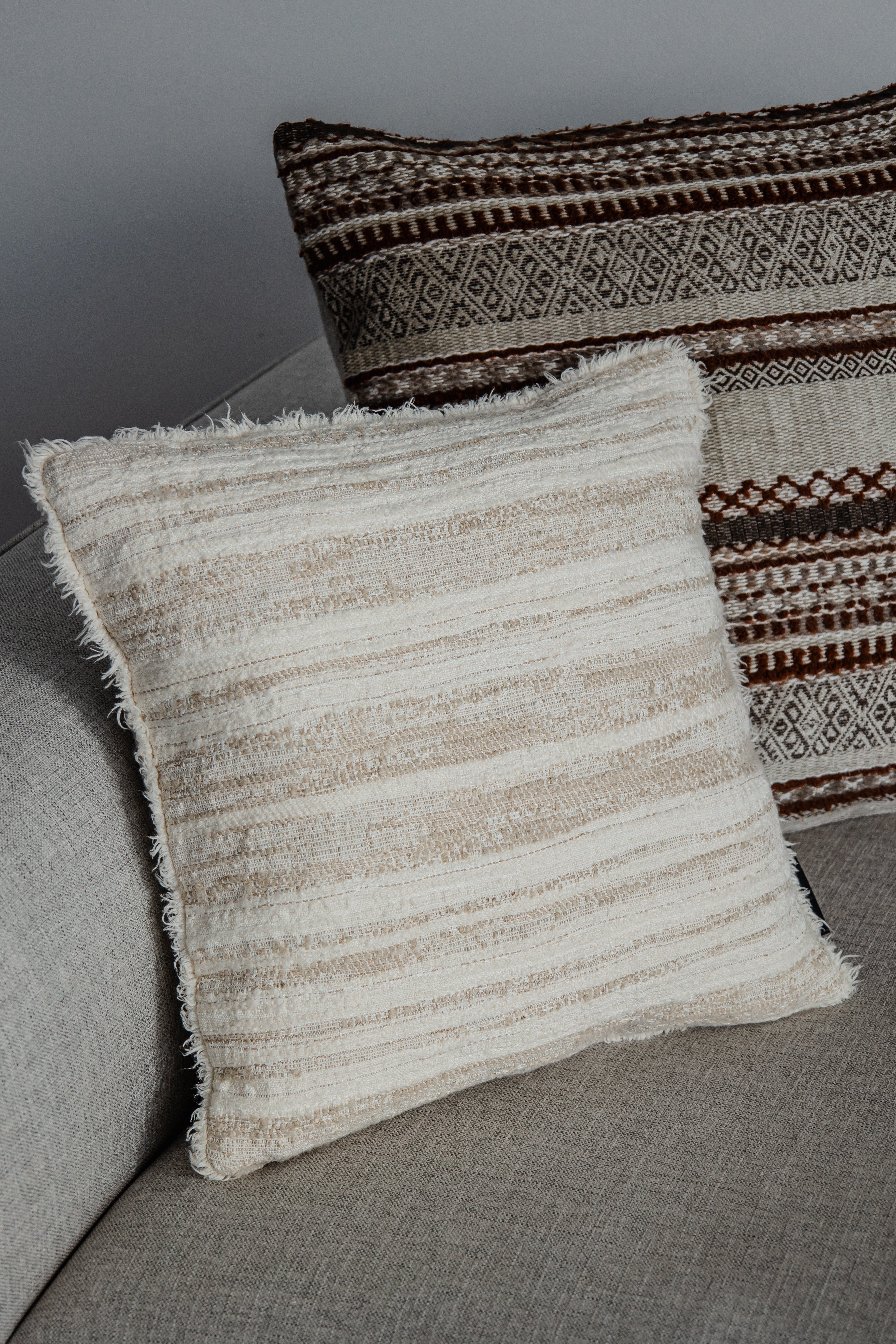 „LIVORNO“ Kissen – Limited Edition 45×45 cm | Handmade Leinen-Woll-Mix mit feinen Fransen