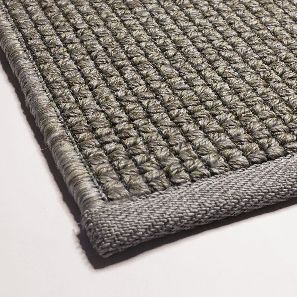 Martin Gabriel - Outdorr-Teppich Series 02- Modell Mud-grey - Nahaufnahme earth-Grey struktur 