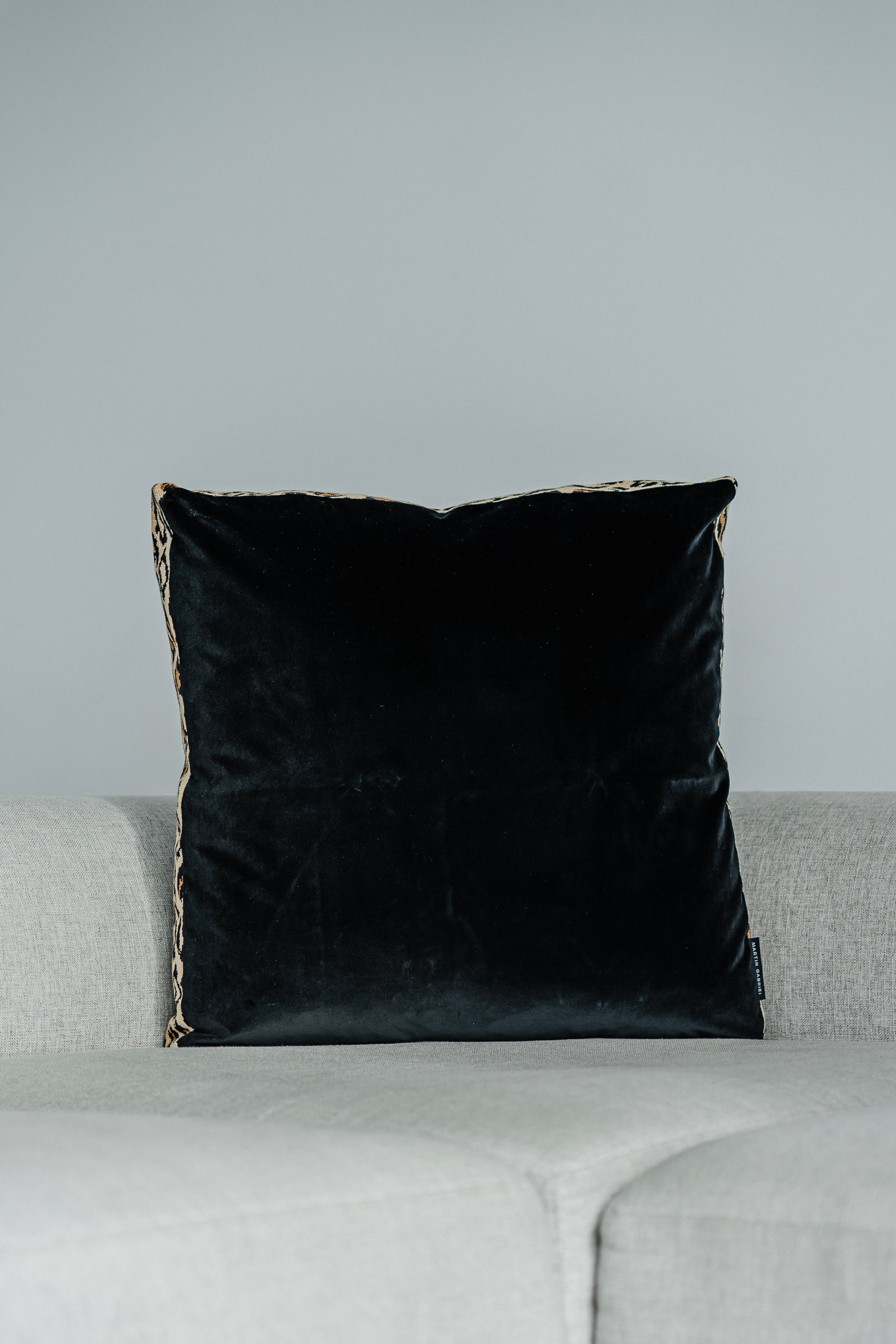 Martin Gabriel – “Leopard Noir” cushion 60×60 cm – Limited