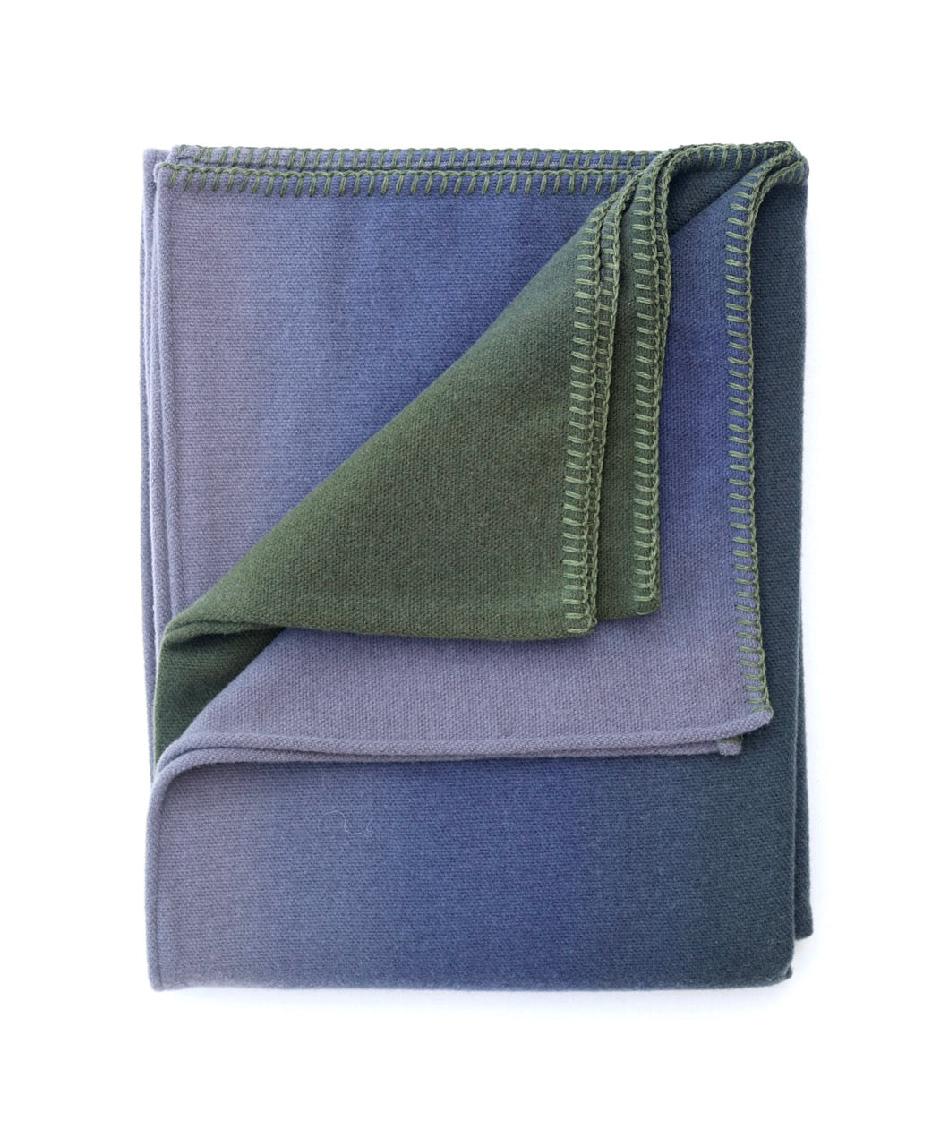 Martin Gabriel Plaid Wohndecke modell shadow in grün blau grau als detailfoto aufgerklappt zur ansicht 