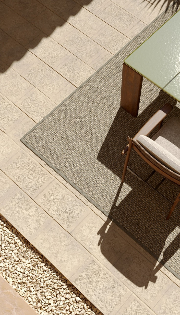 Martin Gabriel - maßgeschneiderter Outdoor-Teppich -Design 1 auf moderner Terrasse 