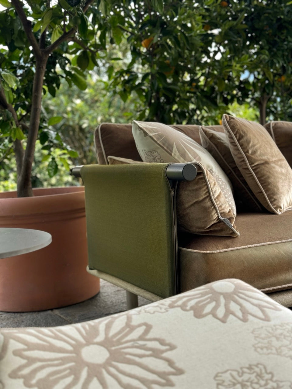 Neue Bezüge und Schaumstoffe für Outdoor-Sitzmöbel