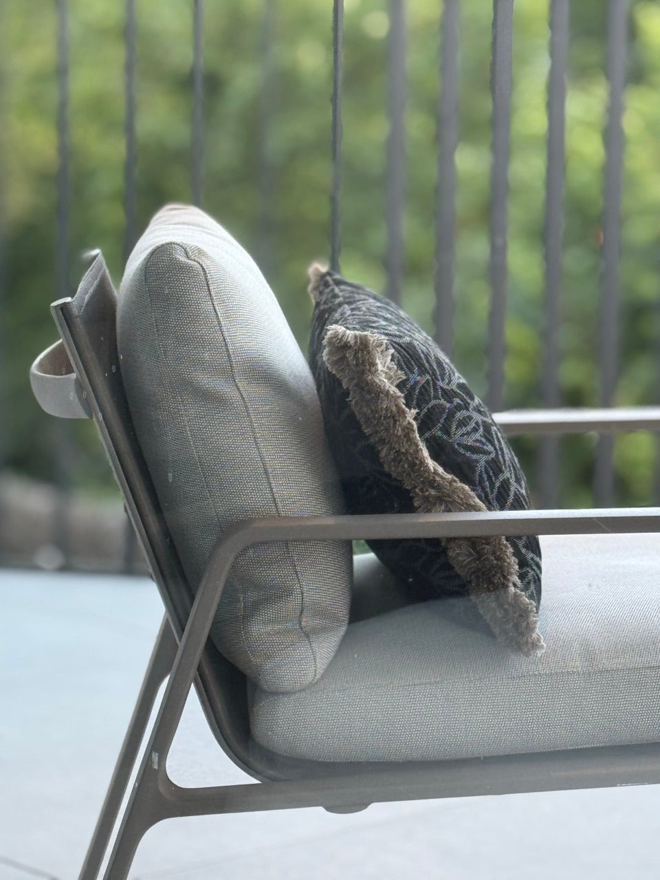 Outdoor Kissen auf einem loungechair 