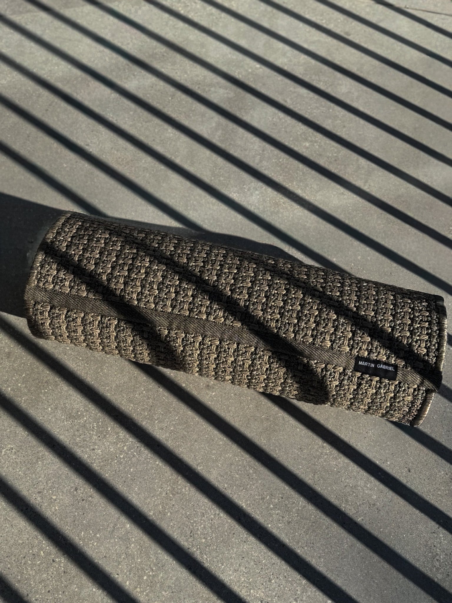 Outdoorteppich zusammne gerollt massanfertigung für schmalen Balkon 