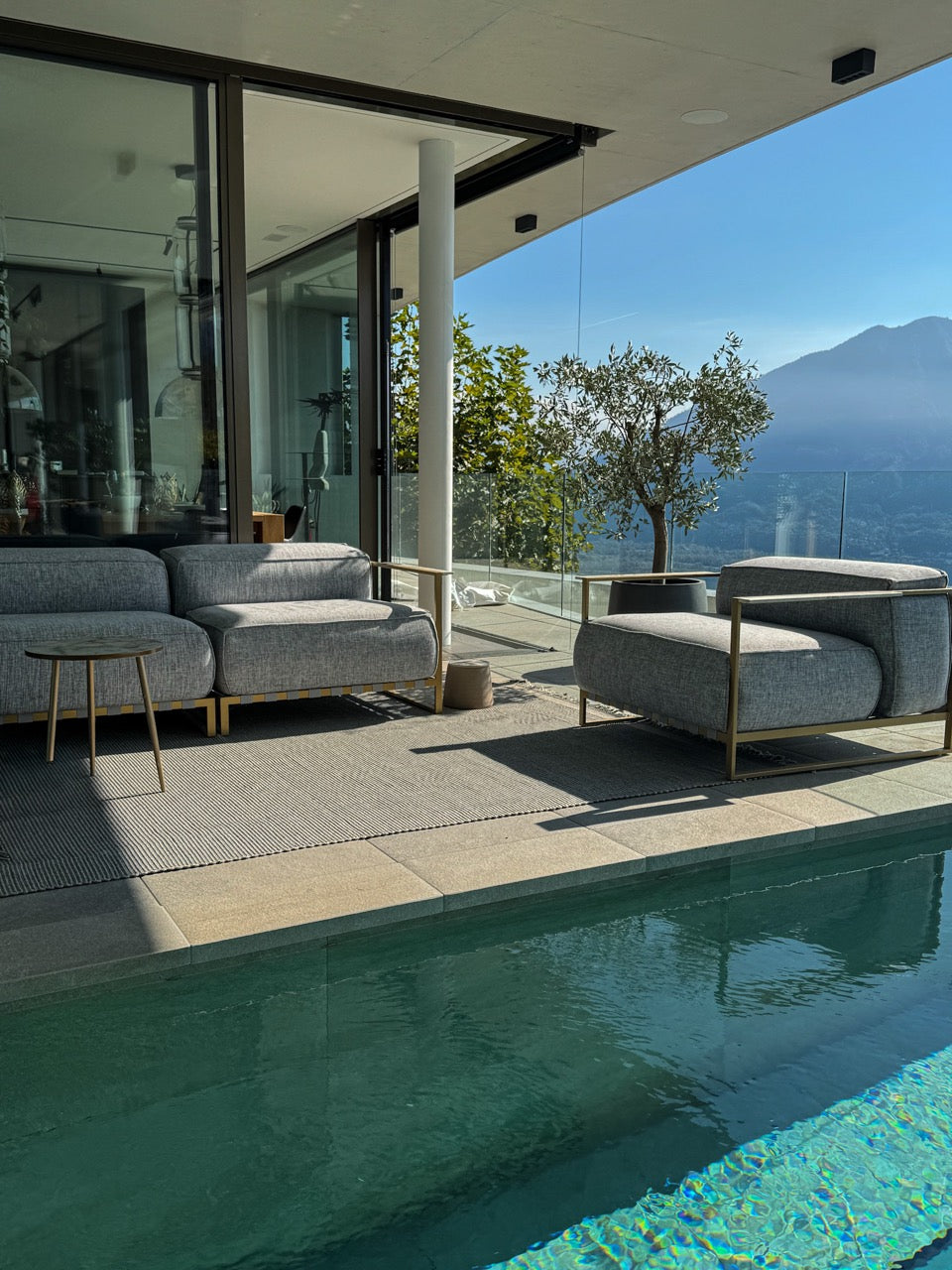 Outdoor Teppich minusio auf Terrasse vor pool