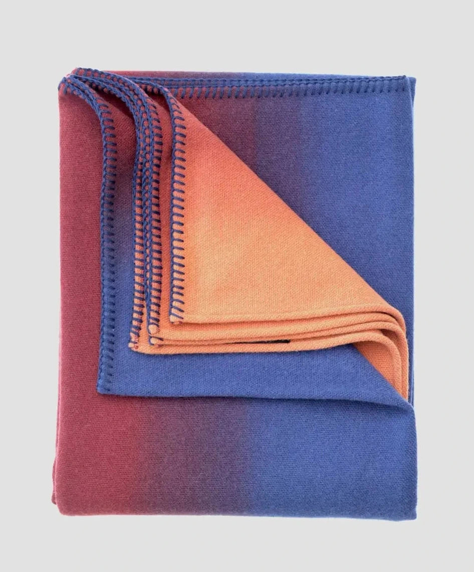 Martin Gabriel Plaid modell shadow mit stitching in blau als nahaufnahme