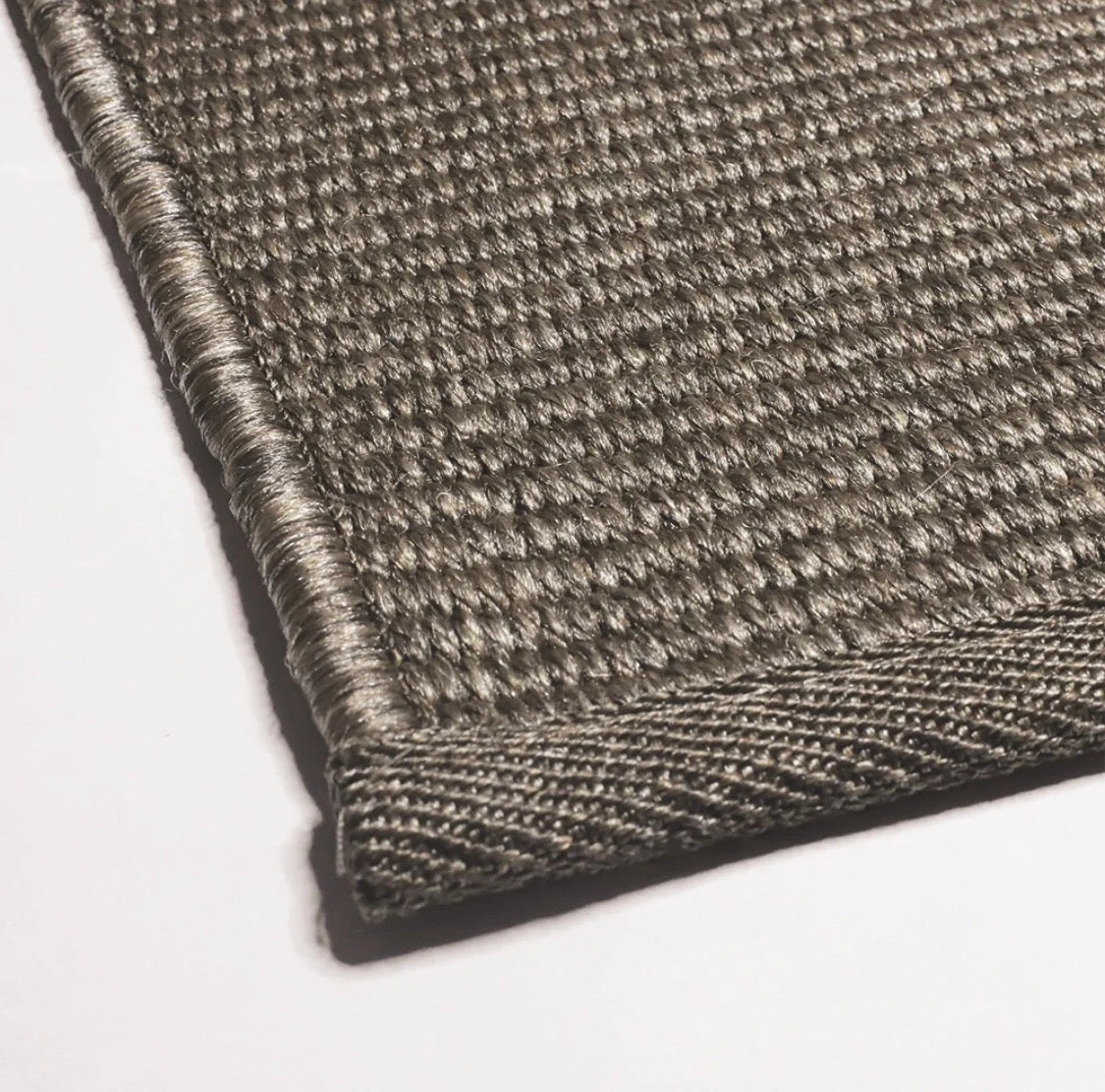 Outdoor teppich detailansicht tabak braun martin gabriel