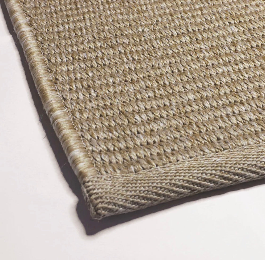 Martin gabriel outdoor teppich detailansicht taupe 