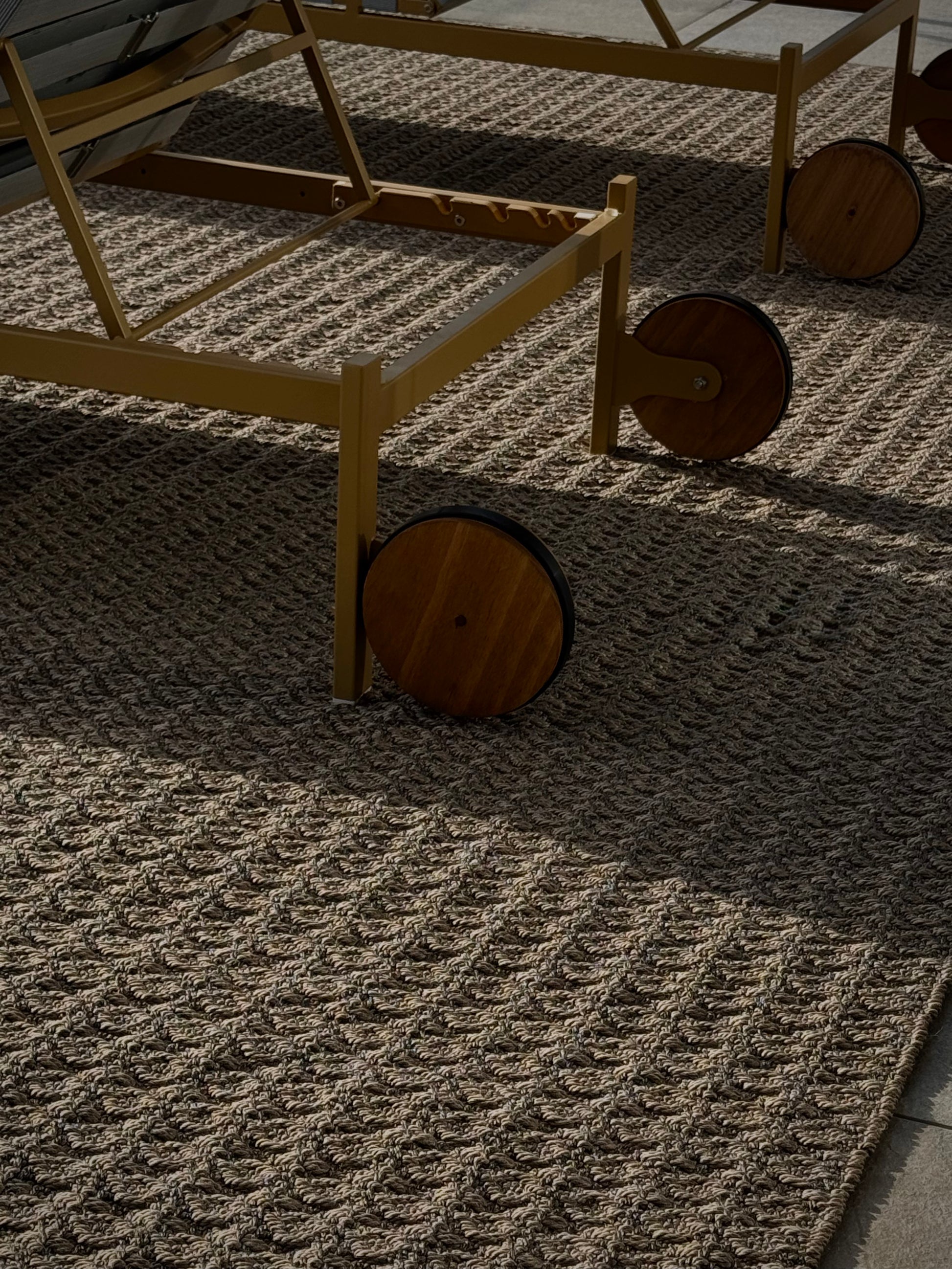 Outdoor Teppich mit Wabenstruktur und sunbed 