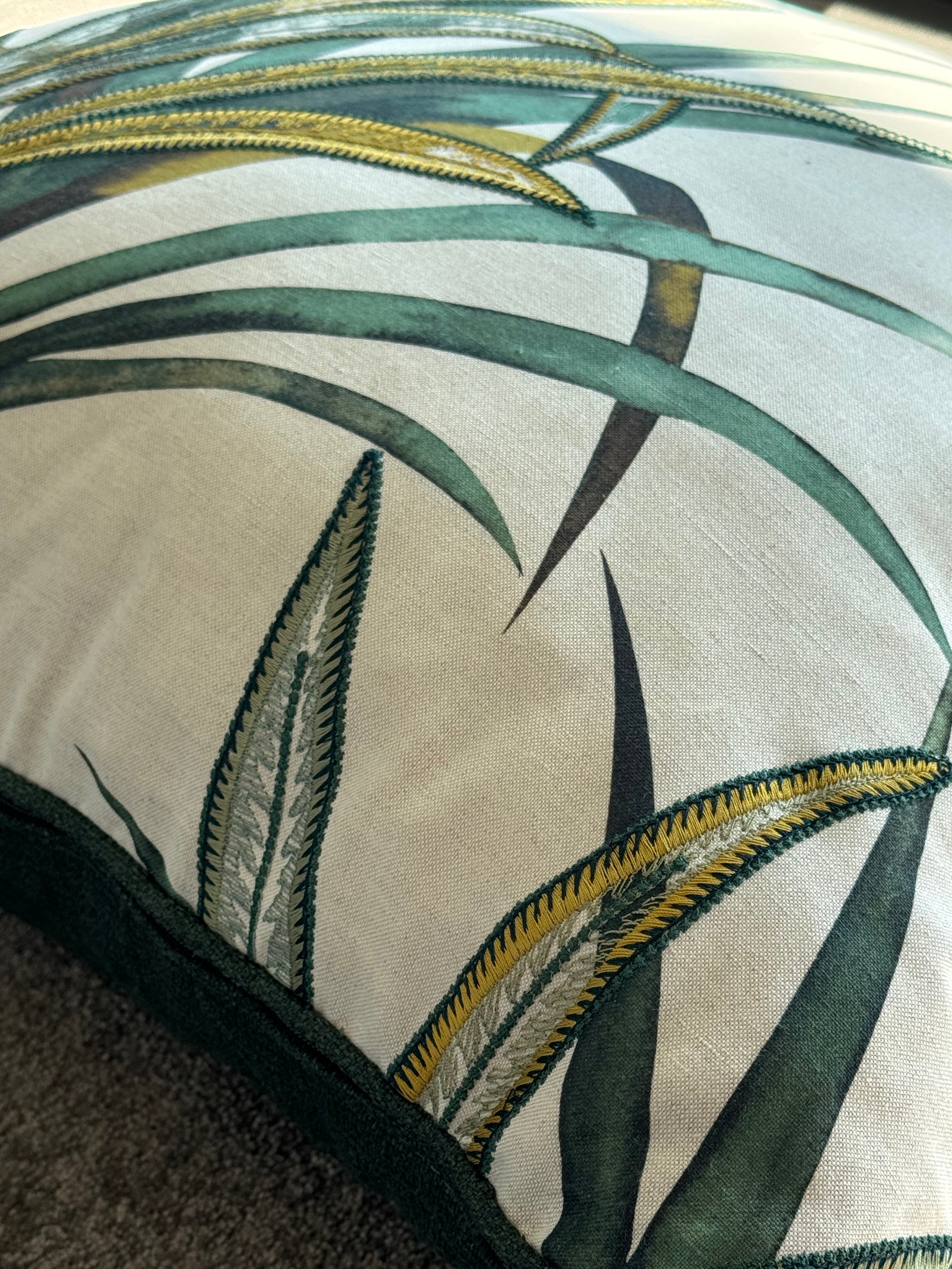 Martin Gabriel – „Botanique Vert“ Kissen – besticktes Leinen von Pierre Frey Paris (Limited Edition)