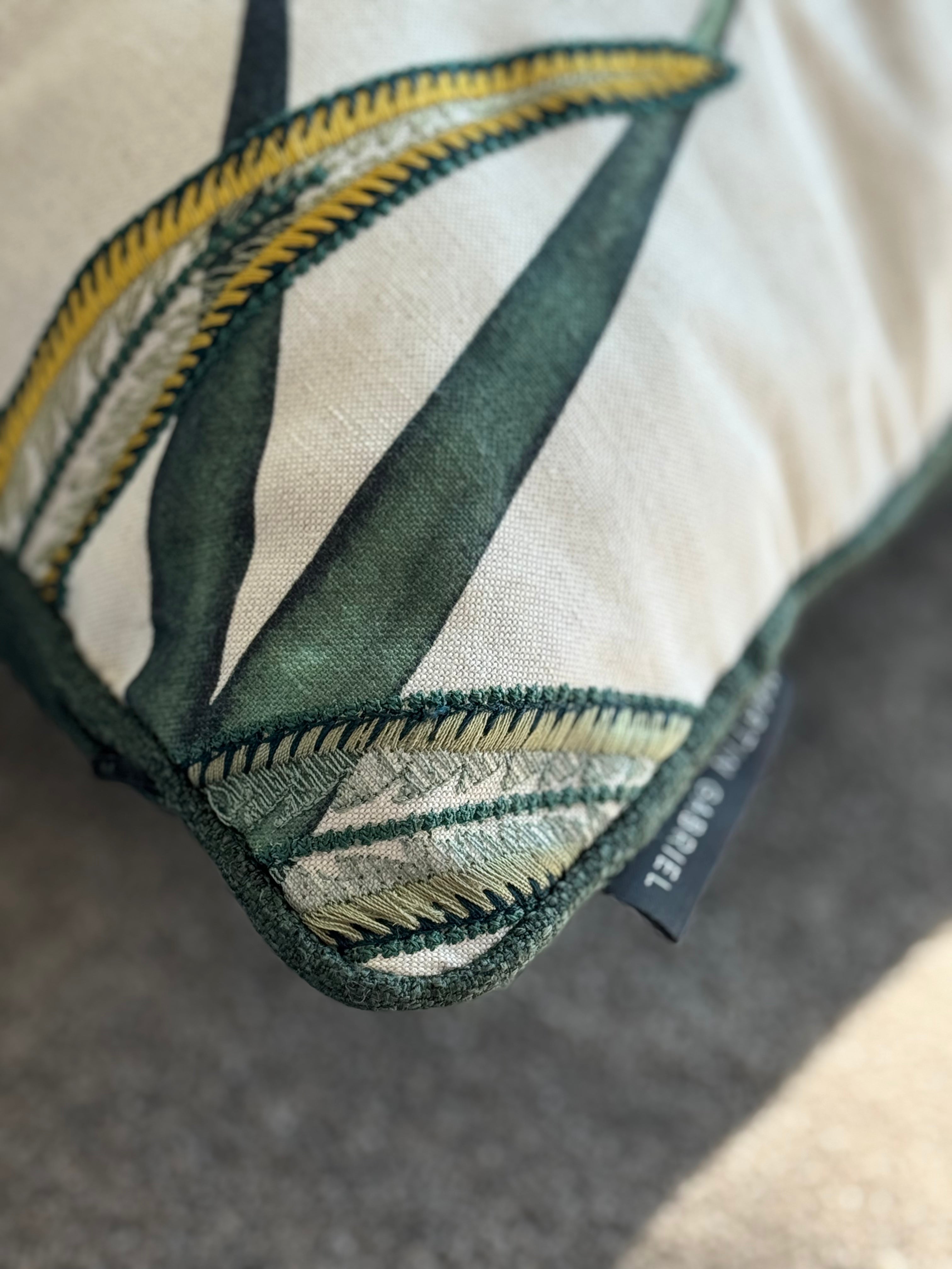 Martin Gabriel – „Botanique Vert“ Kissen – besticktes Leinen von Pierre Frey Paris (Limited Edition)