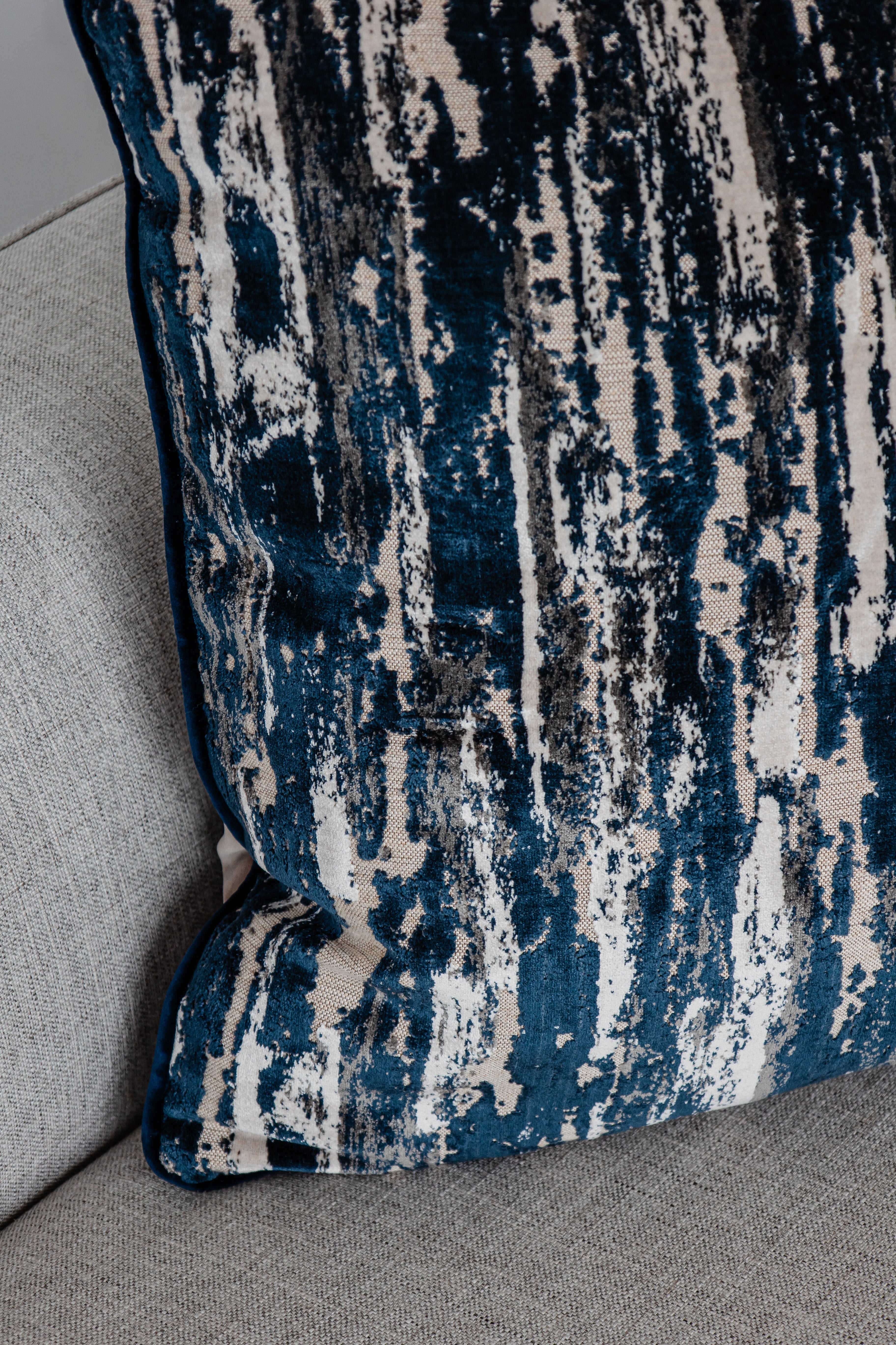 Dekokissen Cascade Blue 60x60 cm mit Keder Wasserfall