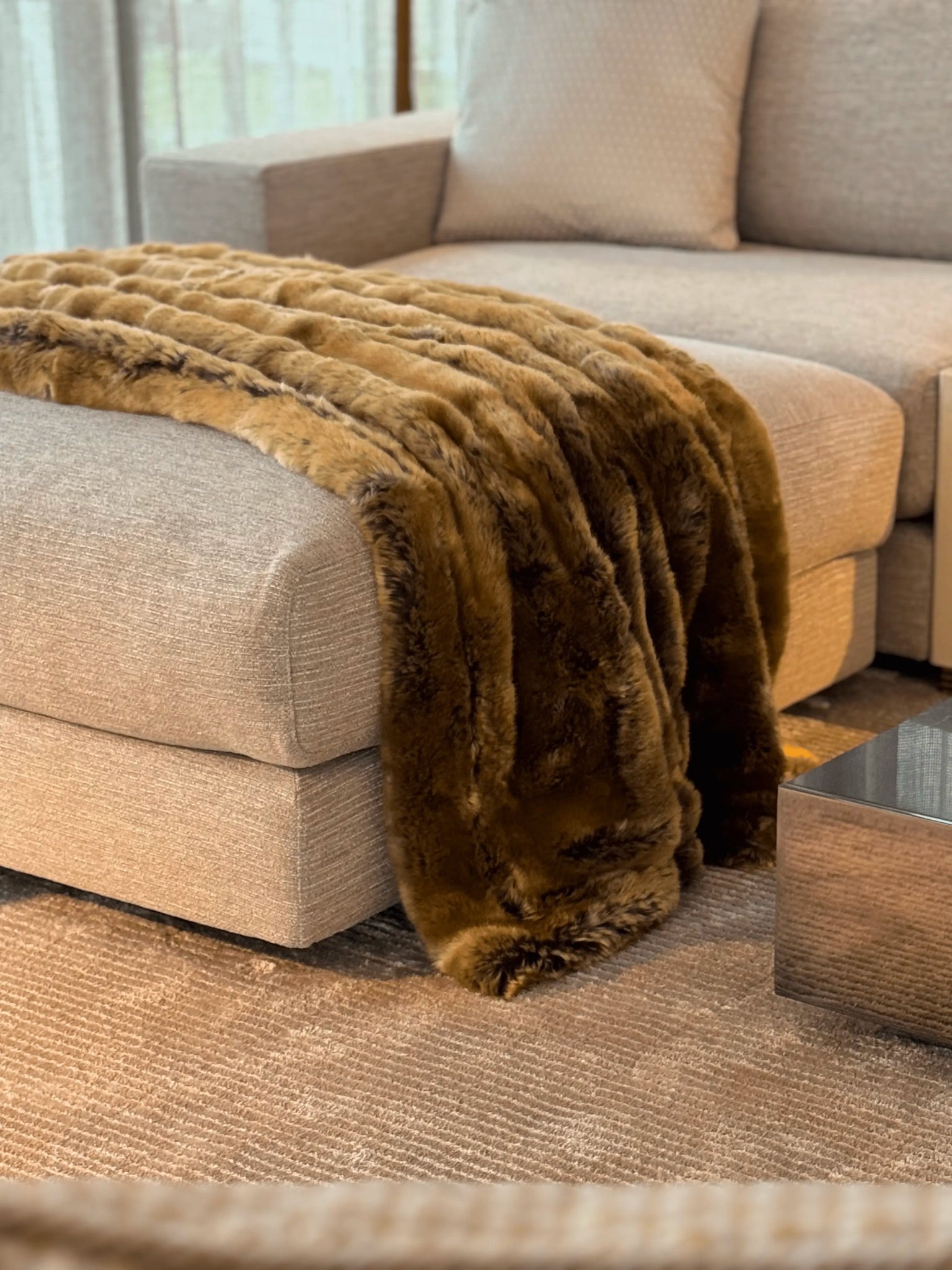 Chalet Wiesel Gold Kunstfelldecke - Martin Gabriel Home - Indoor - Decke - Martin Gabriel Home