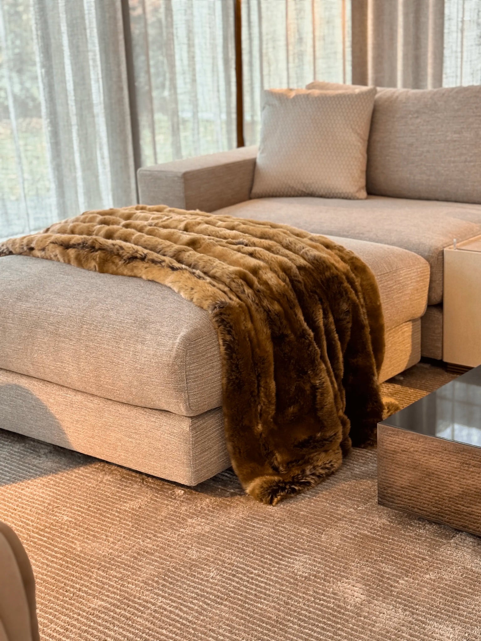 Chalet Wiesel Gold Kunstfelldecke - Martin Gabriel Home - Indoor - Decke - Martin Gabriel Home