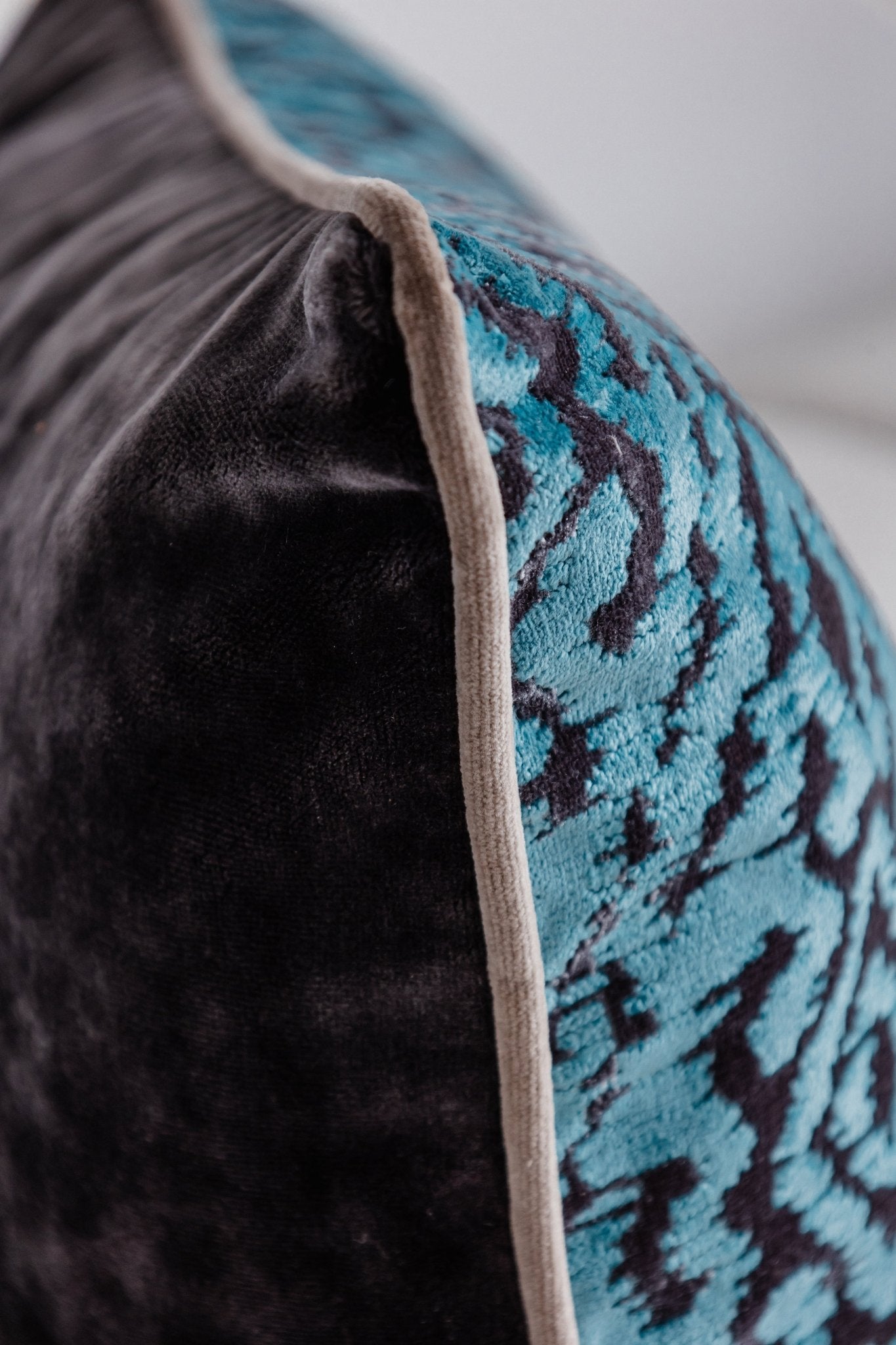 Kissen Petrol in 3D Velour Design – Martin Gabriel (Limited Edition) - Martin Gabriel - Kissen - Martin Gabriel