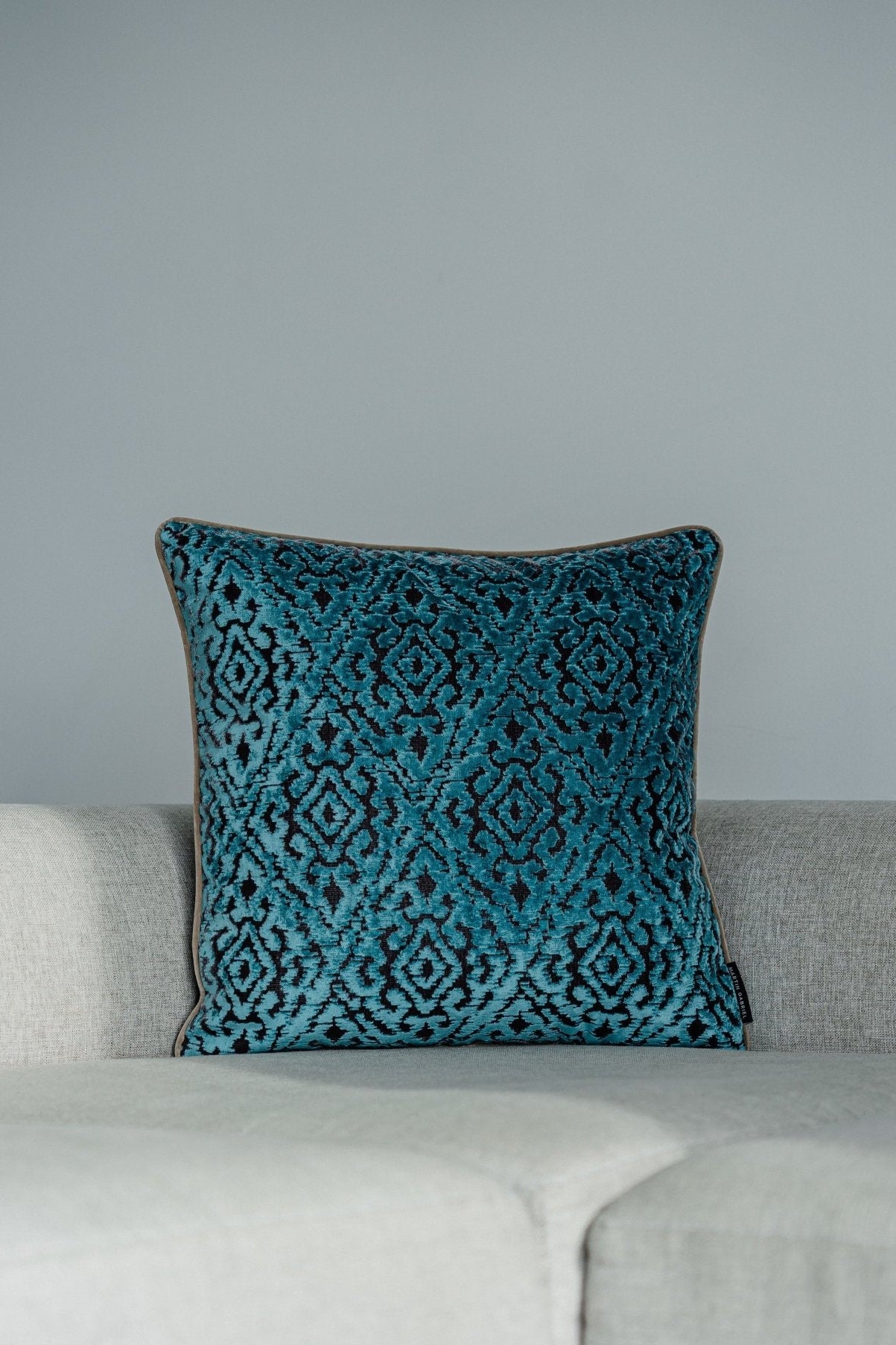 Martin Gabriel Deko kissen in blau türkis mit geometrischem muster, hochwertiges indoor kissen für sofa und wohnbereich 
