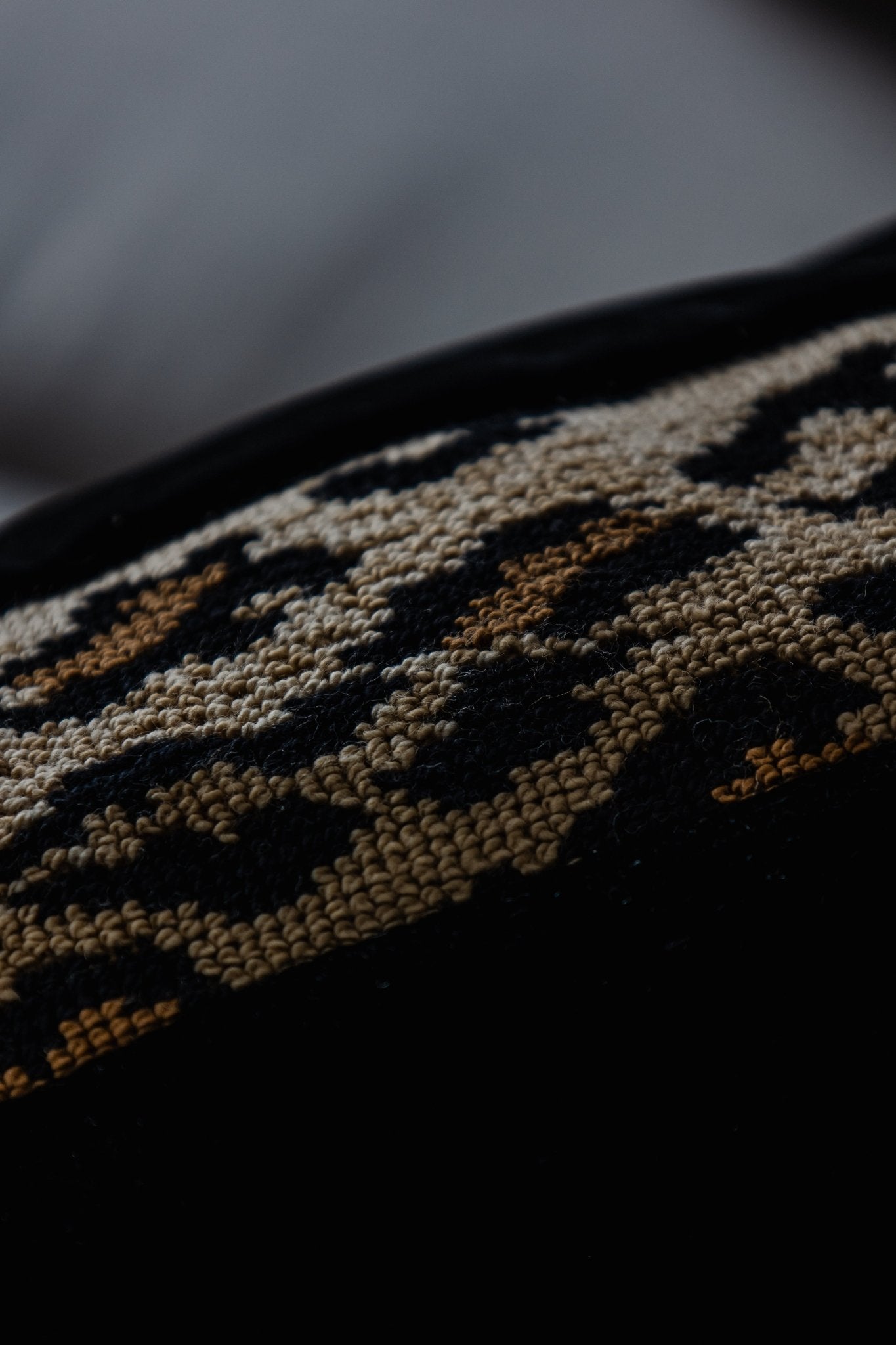 Martin Gabriel – „Leopard Noir“ Kissen 60×60 cm – Limited - Martin Gabriel - Kissen - Martin Gabriel