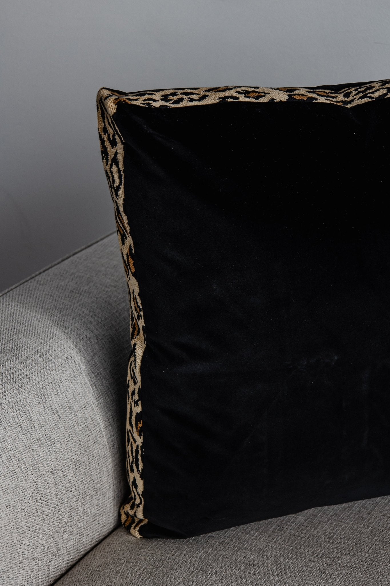 Martin Gabriel – „Leopard Noir“ Kissen 60×60 cm – Limited - Martin Gabriel - Kissen - Martin Gabriel