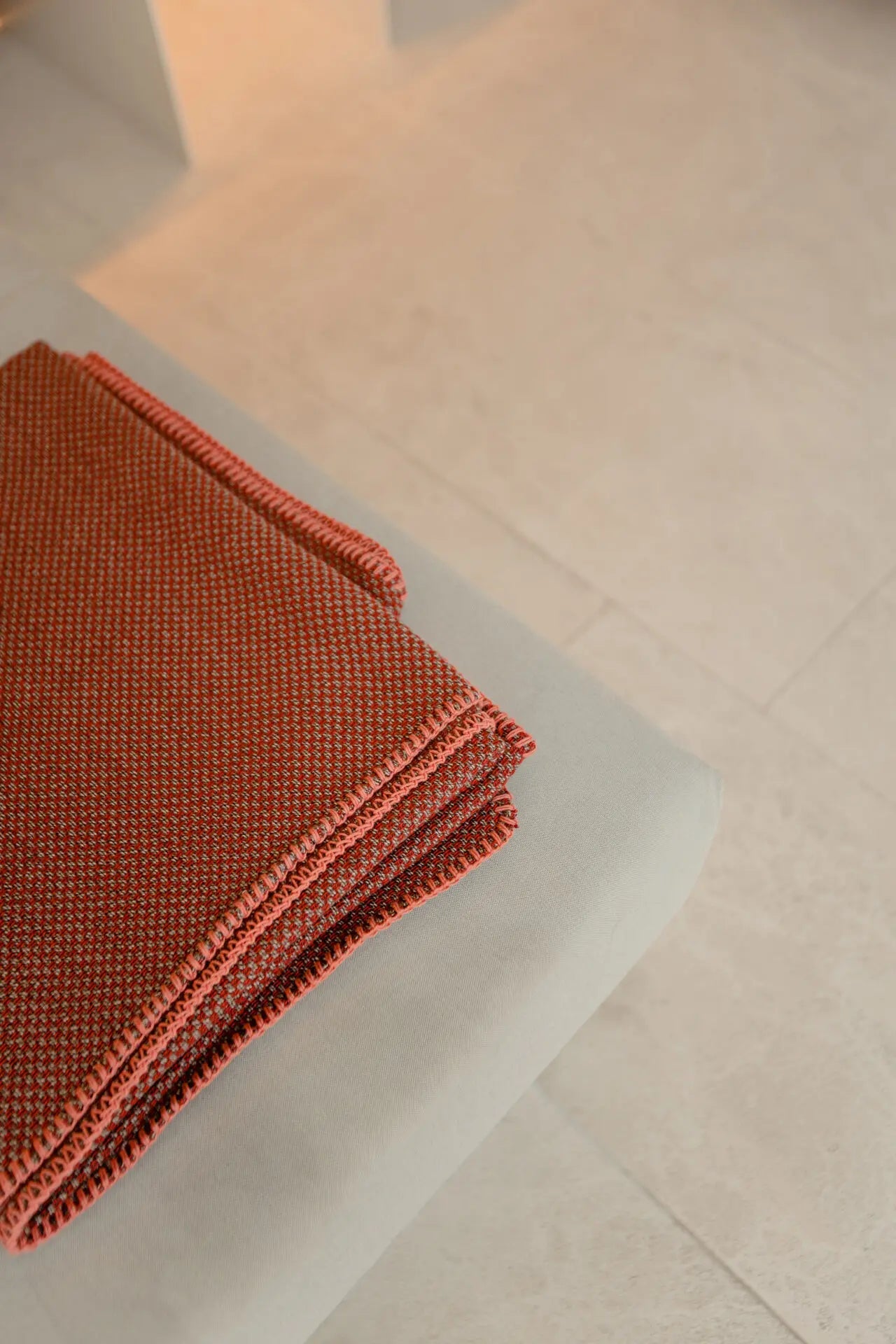 Outdoor - Decke „Noli“ – elegant, wetterfest & kuschlig weich - 130x180cm - Martin Gabriel - Outdoor Decken - Martin Gabriel