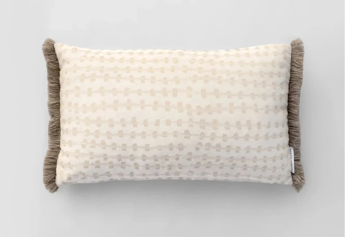 Martin Gabriel -  Produktfoto von einem Outdoor Kissen Modell Chiasso Medium auf weißsem Hintergrund