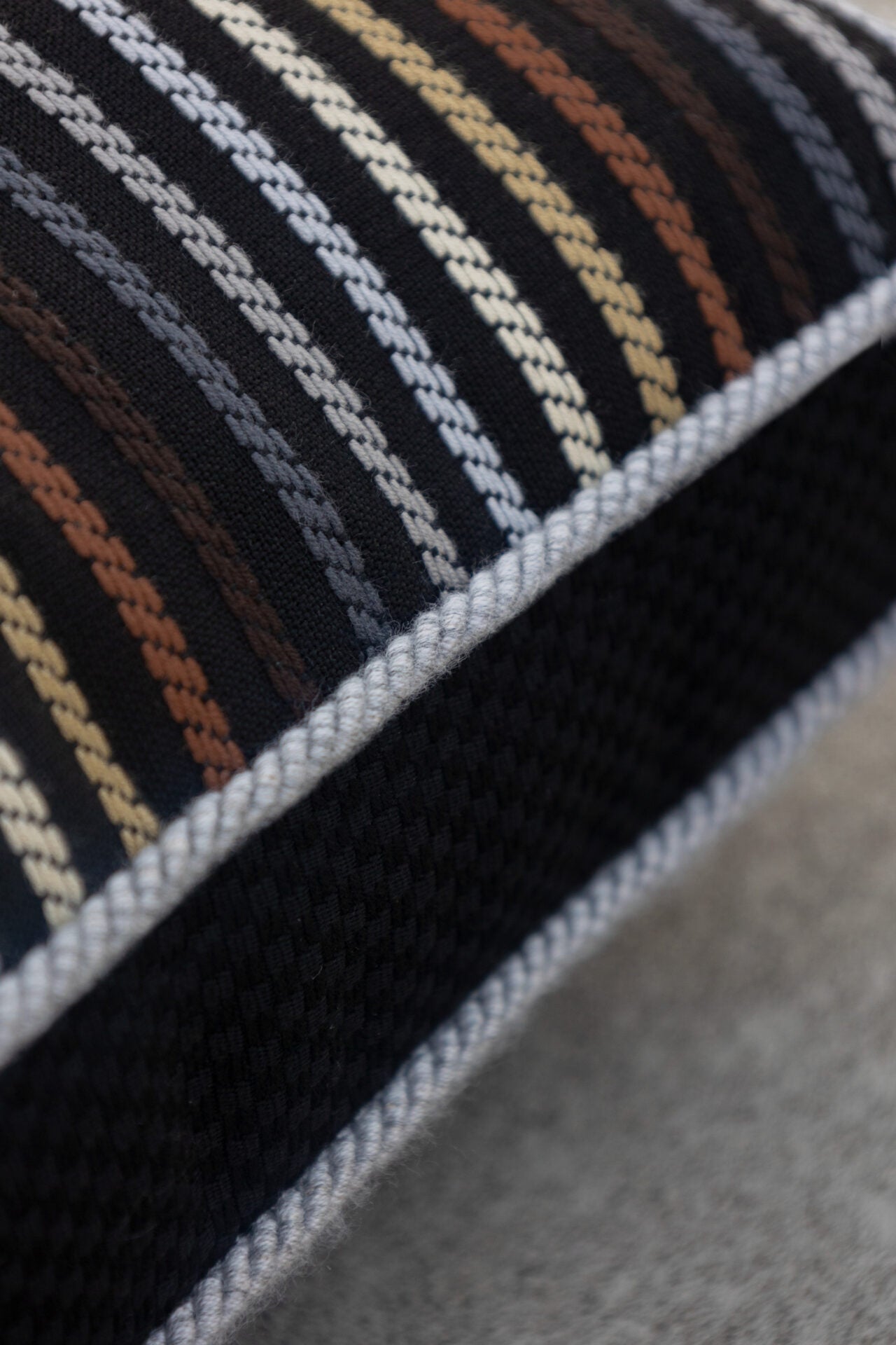 Outdoor - Kissen „Lugano Medium“ – naturgetönt, handgefertigt & wetterfest | 40x60cm - Martin Gabriel - Outdoor Kissen - Martin Gabriel