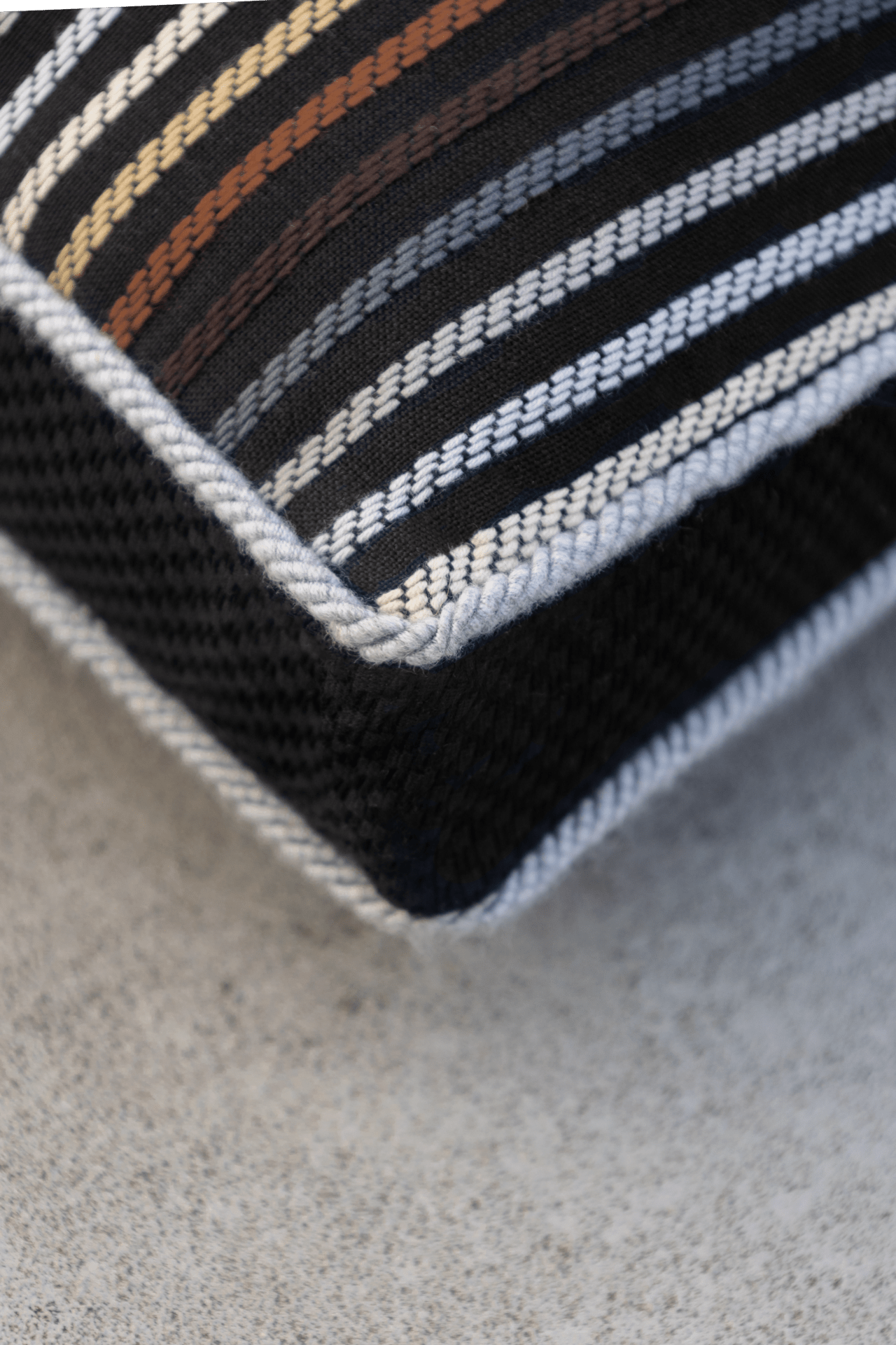 Outdoor - Kissen „Lugano Medium“ – naturgetönt, handgefertigt & wetterfest | 40x60cm - Martin Gabriel - Outdoor Kissen - Martin Gabriel