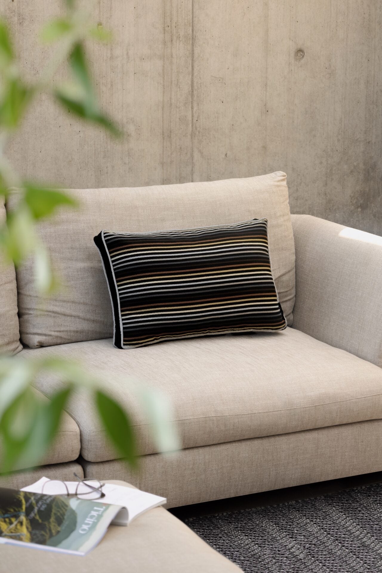 Outdoor - Kissen „Lugano Medium“ – naturgetönt, handgefertigt & wetterfest | 40x60cm - Martin Gabriel - Outdoor Kissen - Martin Gabriel