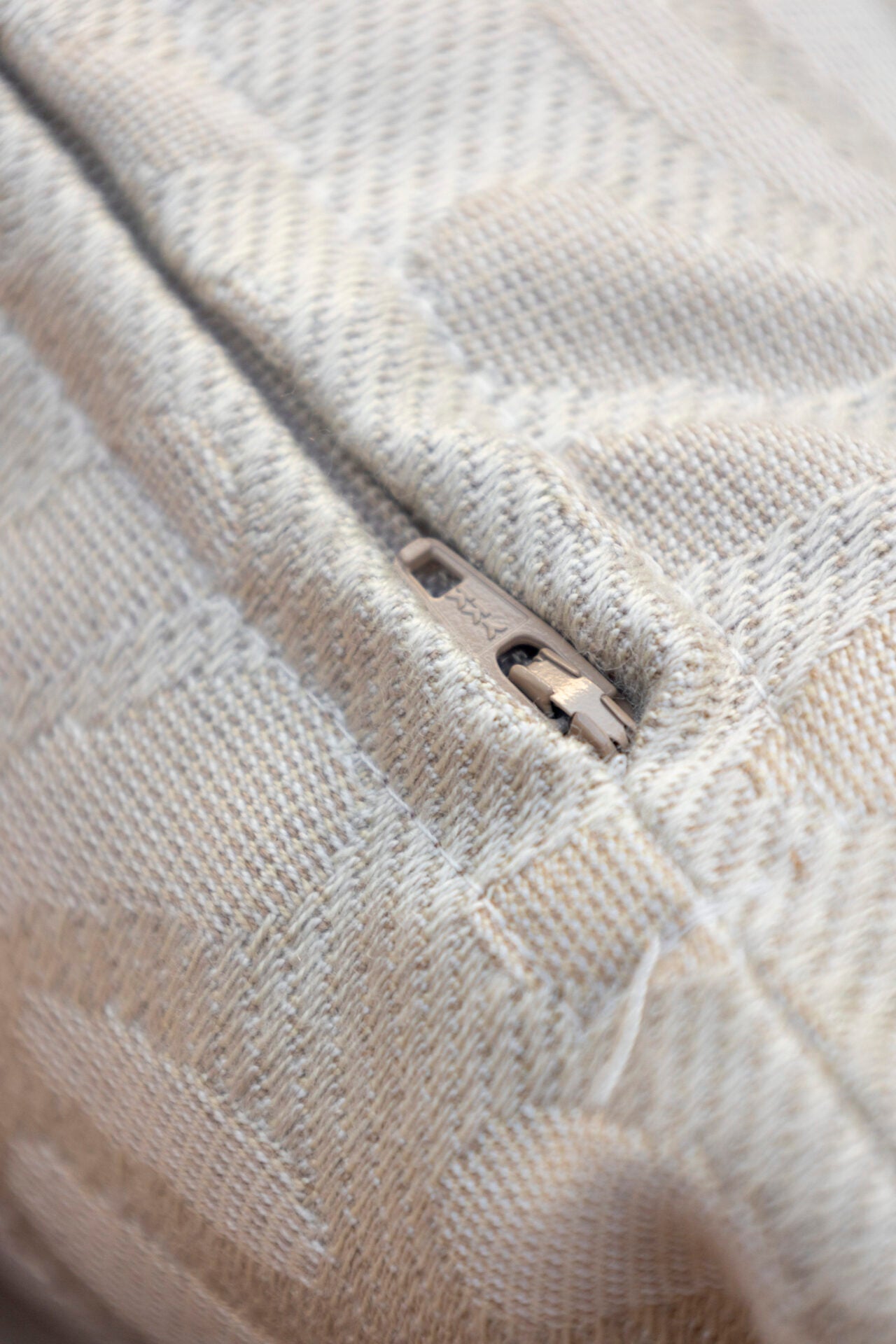 Outdoor - Kissen „Morcote Small“ – ergonomisch, handgefertigt & wetterfest - 35x60cm - Martin Gabriel - Outdoor Kissen - Martin Gabriel