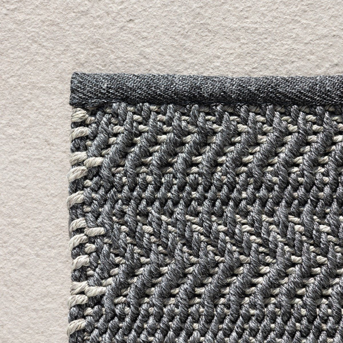 Outdoor Teppich "Gunmetal Grey " - Zeitlose stärke trifft modernes Design - Martin Gabriel - Outdoor Teppiche - Martin Gabriel