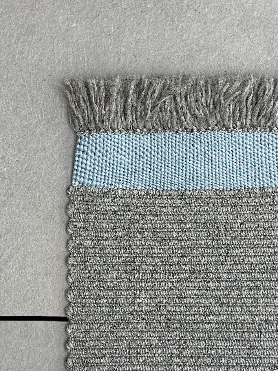 Outdoor Teppich mit Fransen „Mandel Silber“ – Eleganz in schimmernden Naturtönen