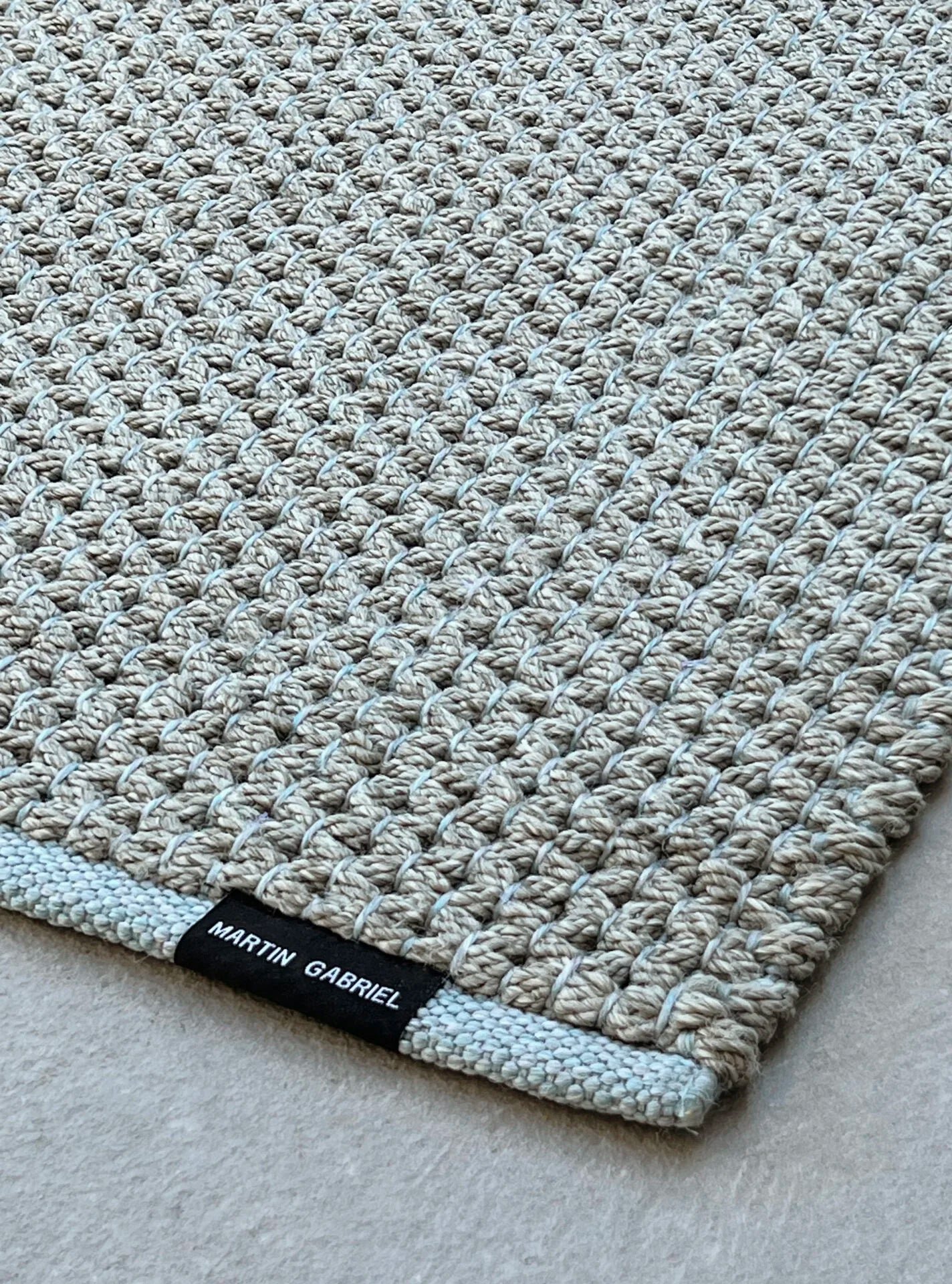 Outdoor Teppich "Silver aqua sky" - handgewebtes Design für stilvolle Aussenbereiche - Martin Gabriel - Outdoor Teppiche - Martin Gabriel