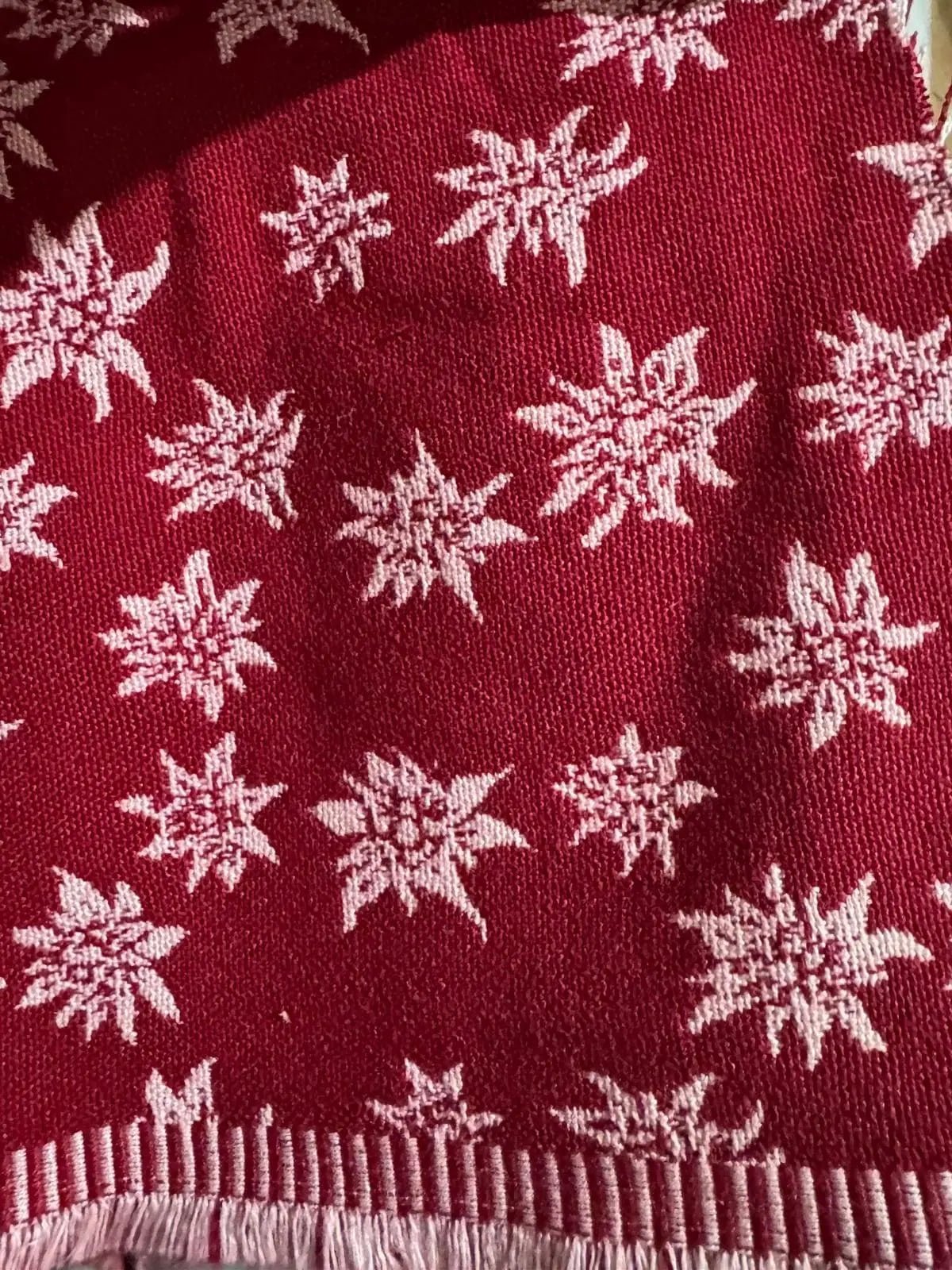 Reuss - Chalet Collection - Enzian Rot (60x60 cm) - Martin Gabriel Home - Kissen - Martin Gabriel Home