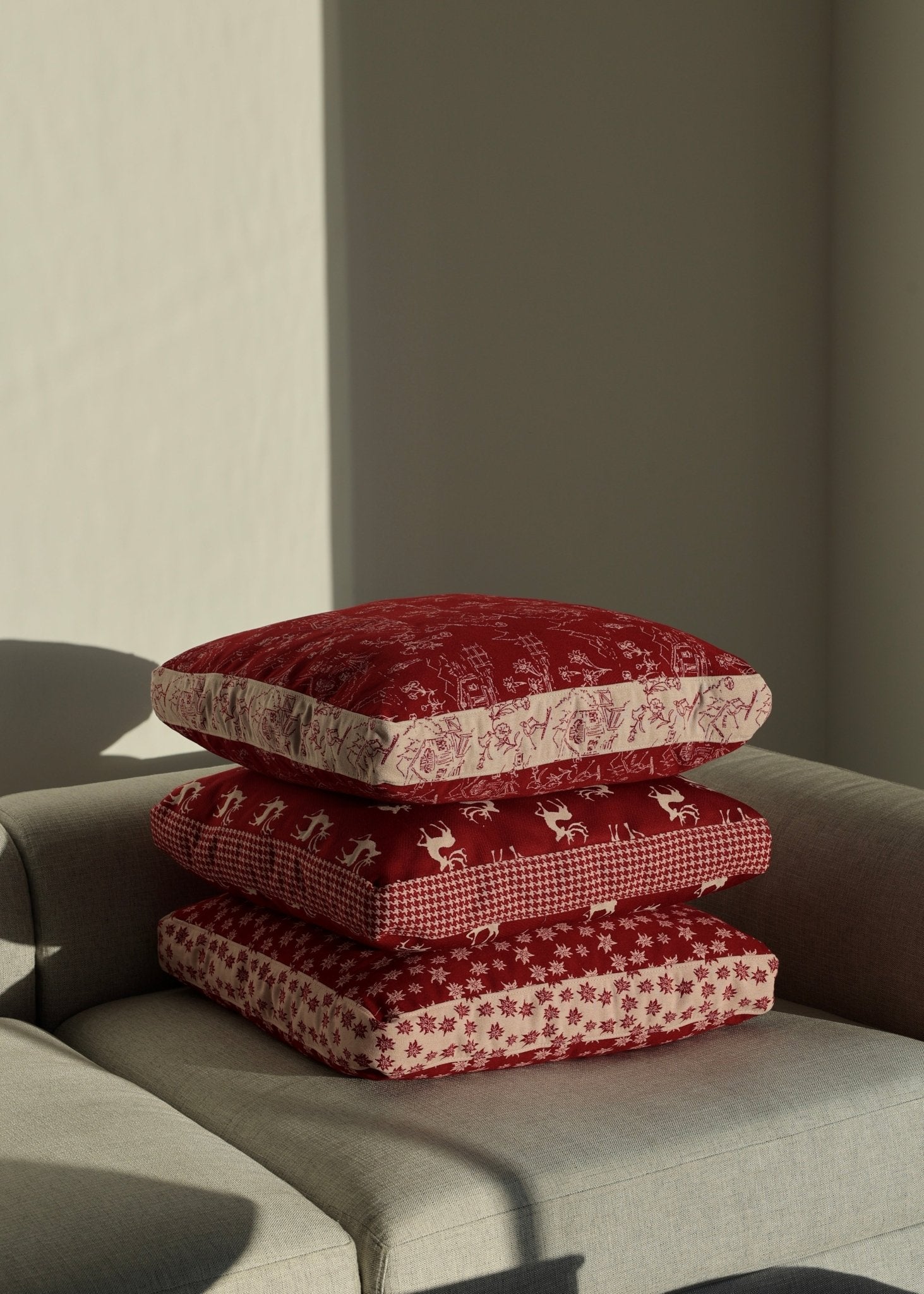 Reuss - Chalet Collection - Enzian Rot (60x60 cm) - Martin Gabriel Home - Kissen - Martin Gabriel Home