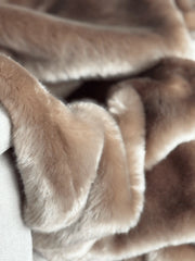 Yeti Taupe Seal Kunstfelldecke - Martin Gabriel Home - Indoor - Decke - Martin Gabriel Home